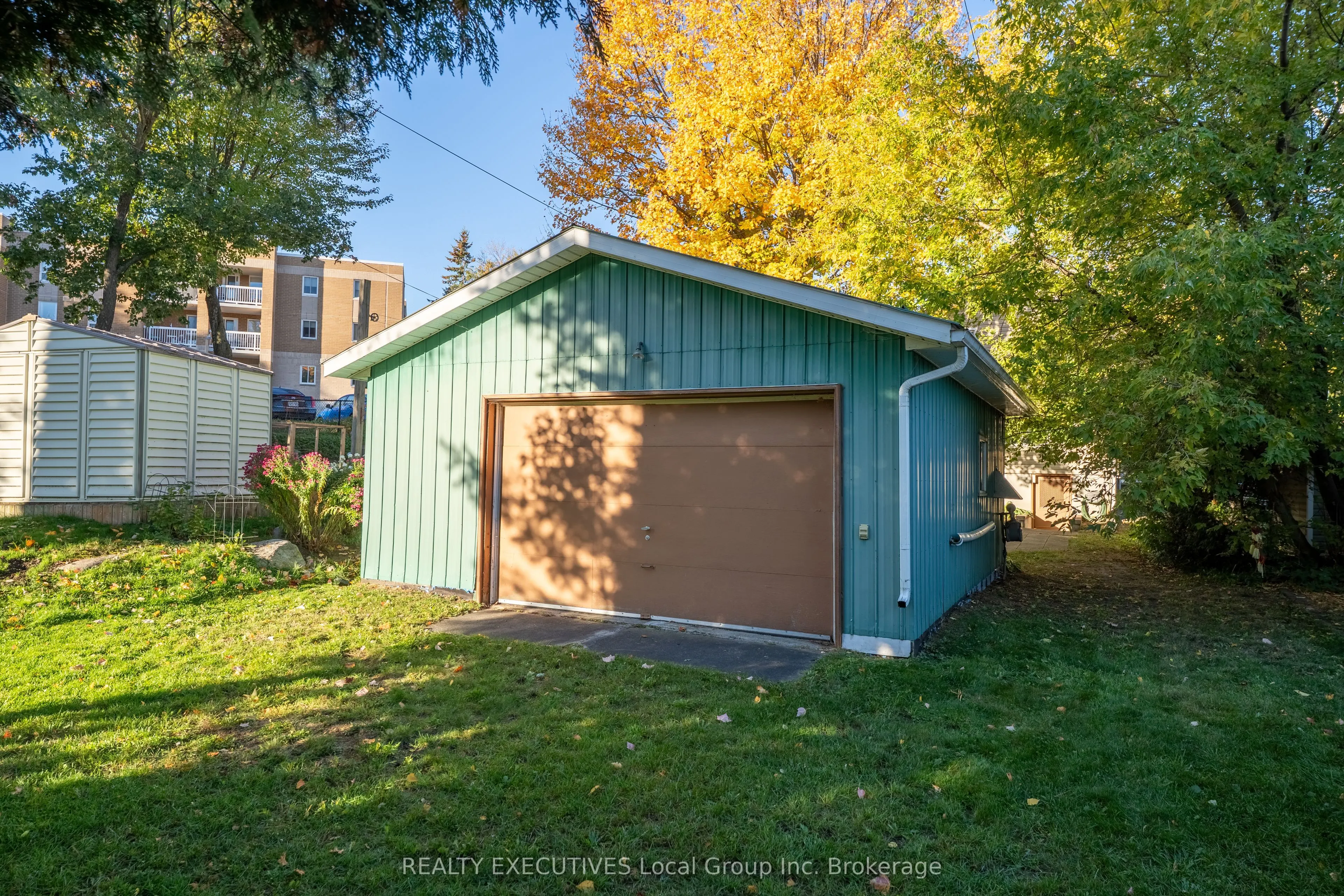 214 Victoria Street E
