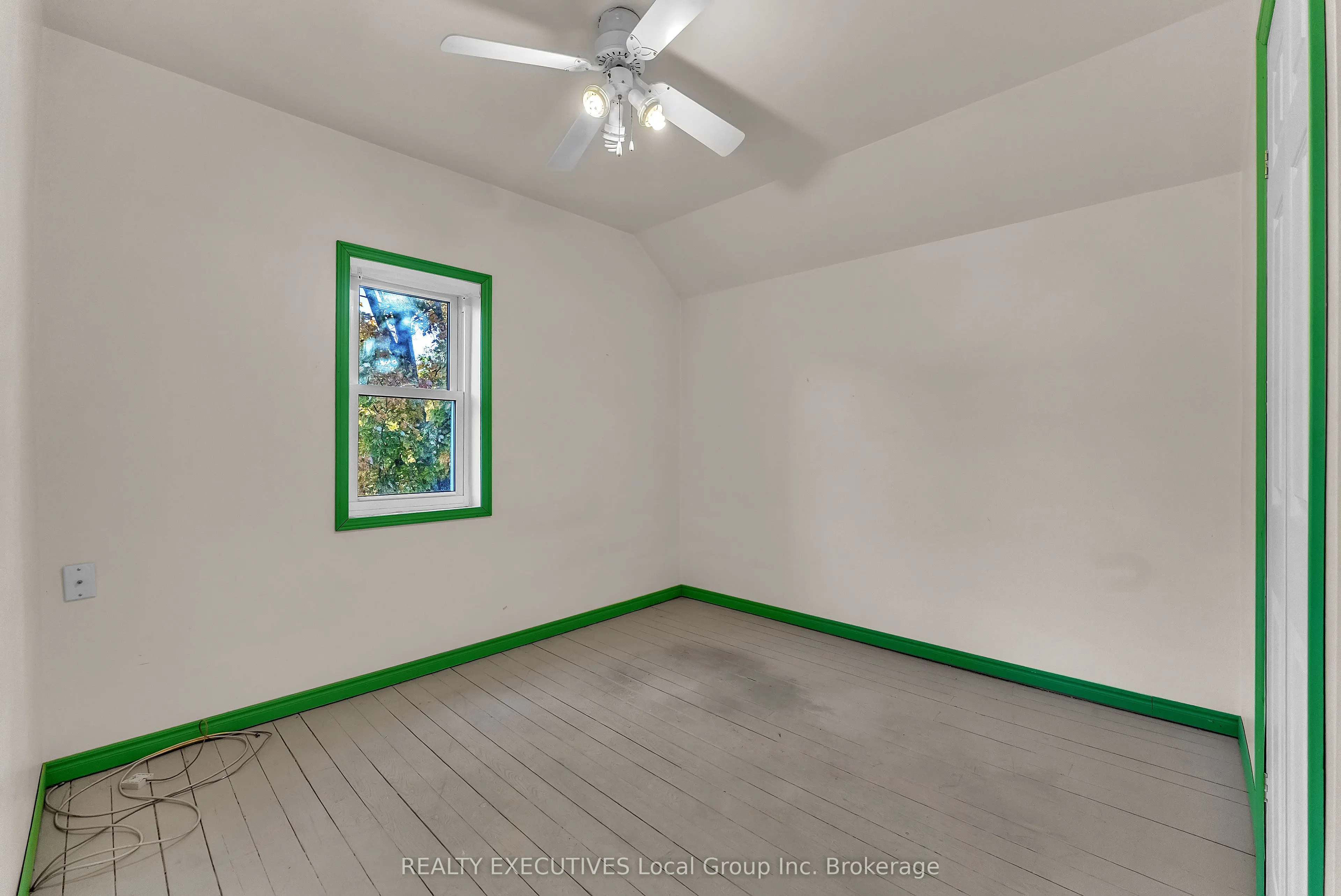214 Victoria Street E