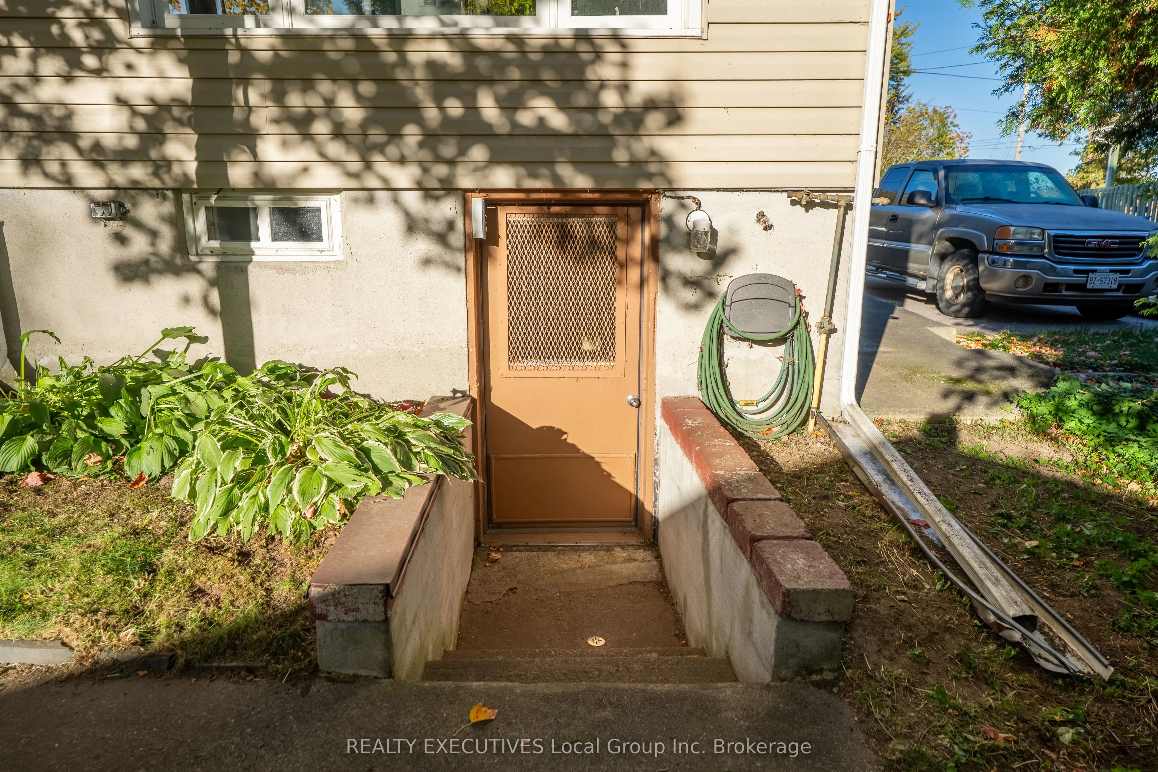 214 Victoria Street E