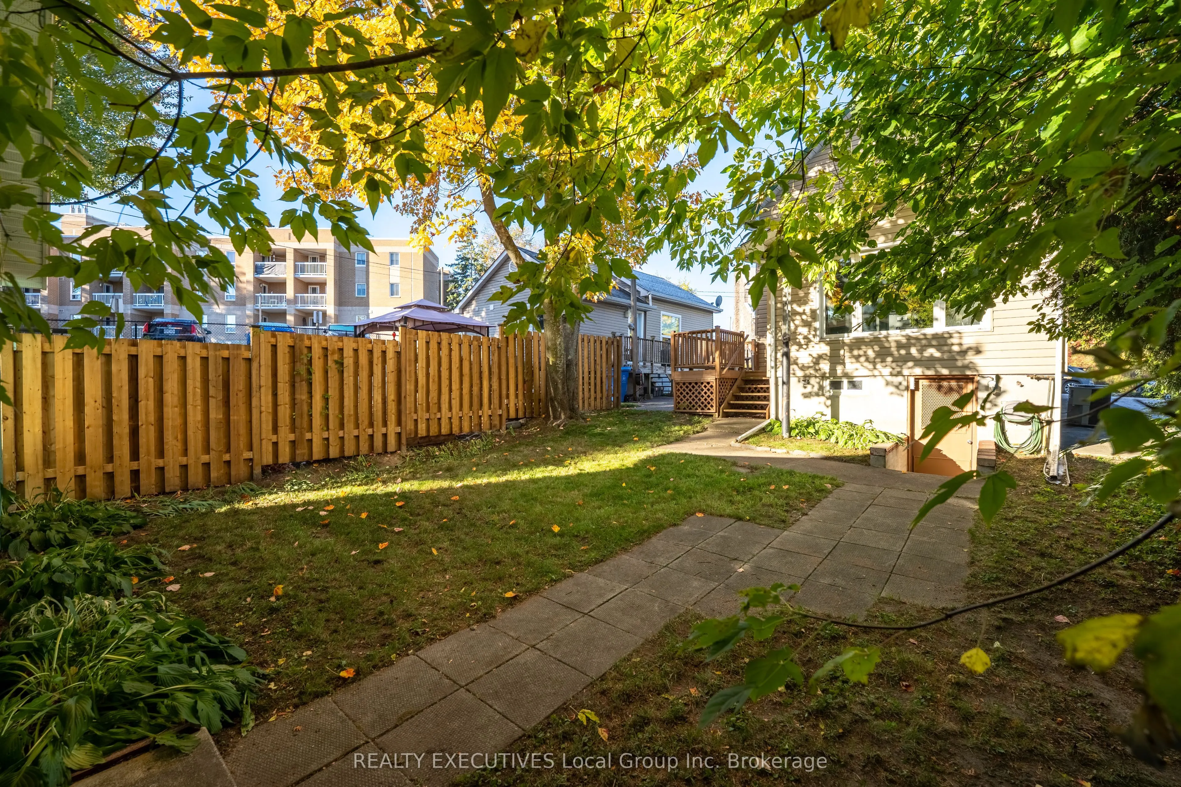 214 Victoria Street E