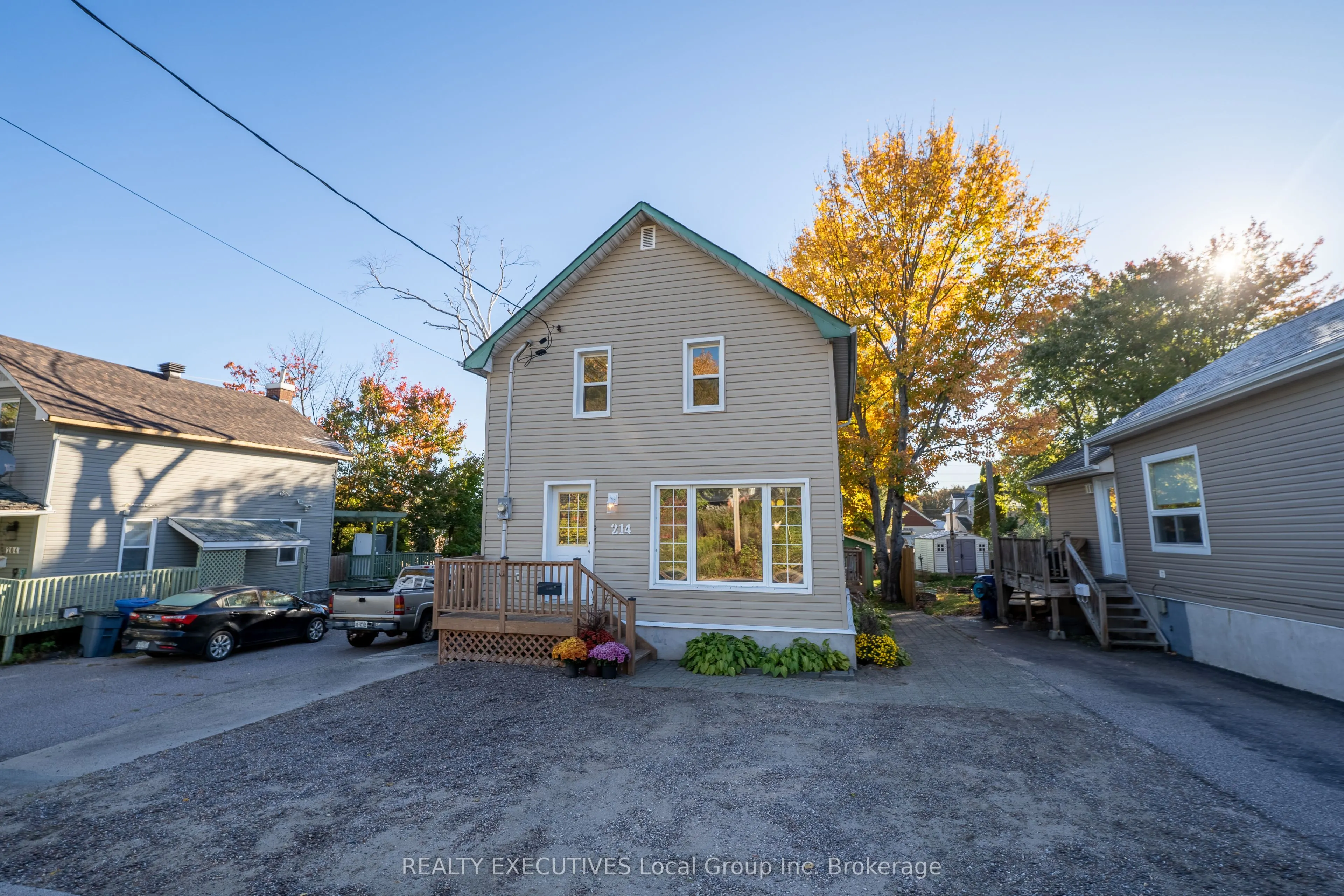 214 Victoria Street E