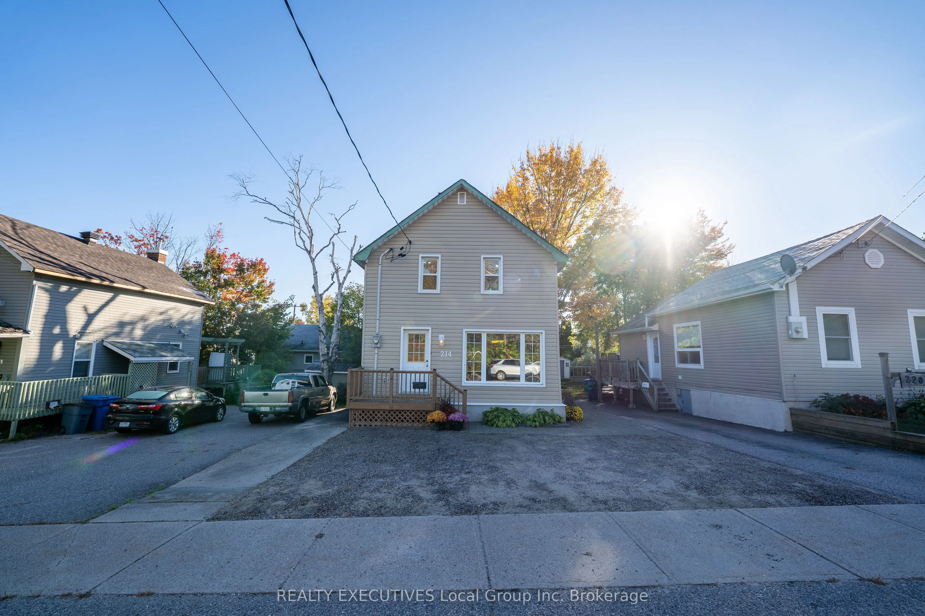 214 Victoria Street E