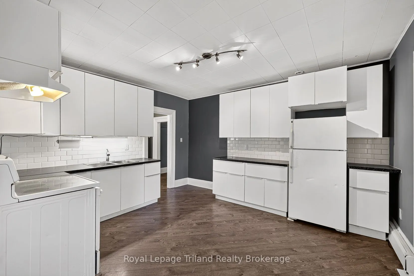 156-158 Charles Street W