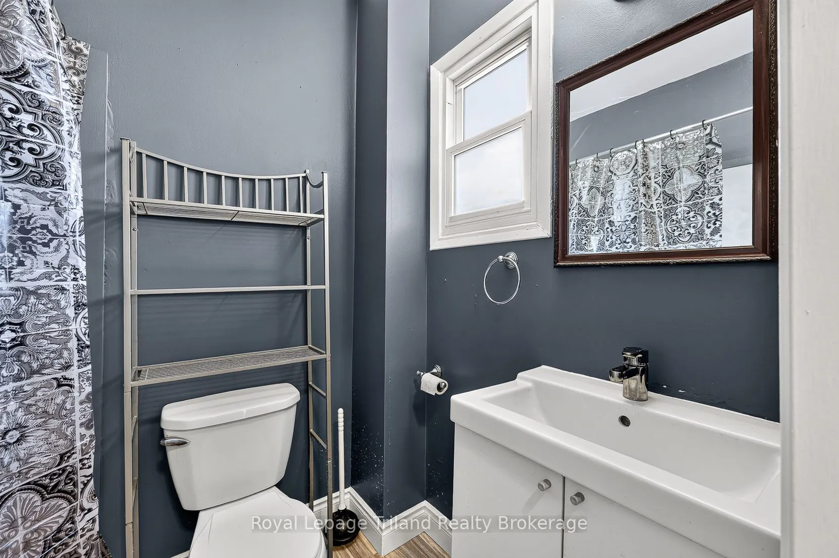 156-158 Charles Street W