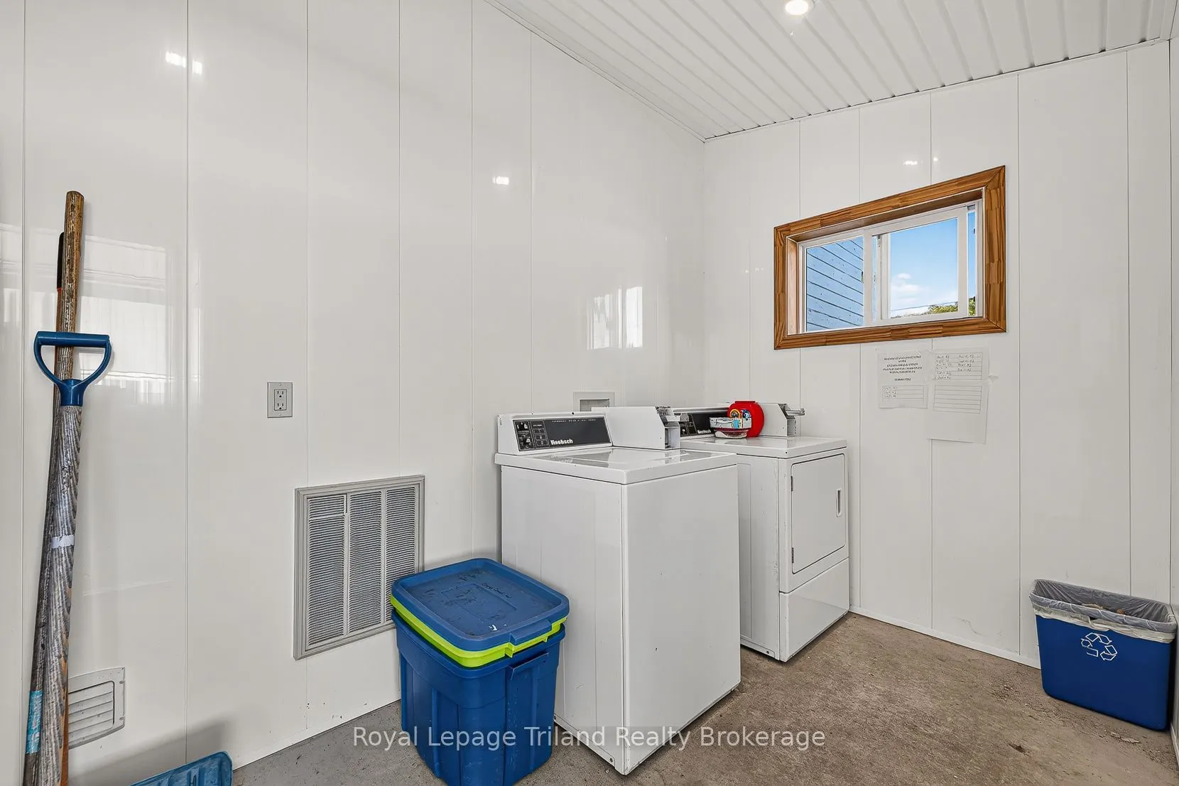 156-158 Charles Street W