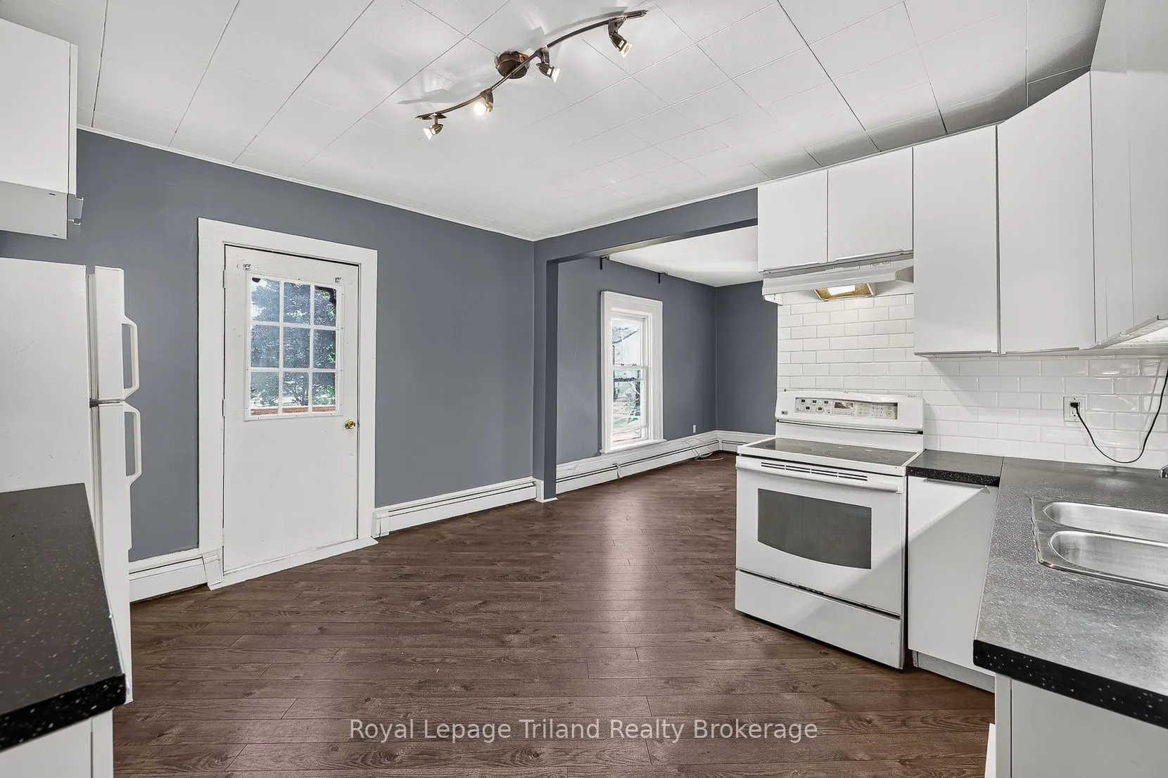 156-158 Charles Street W