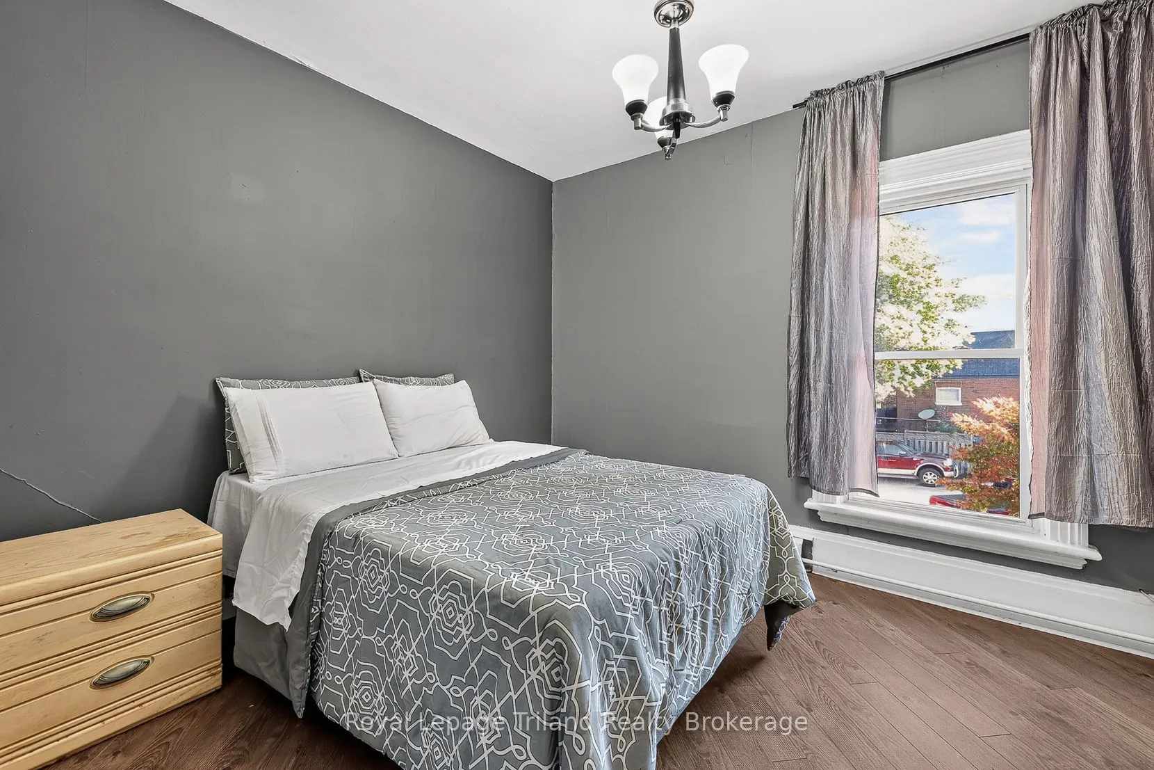 156-158 Charles Street W