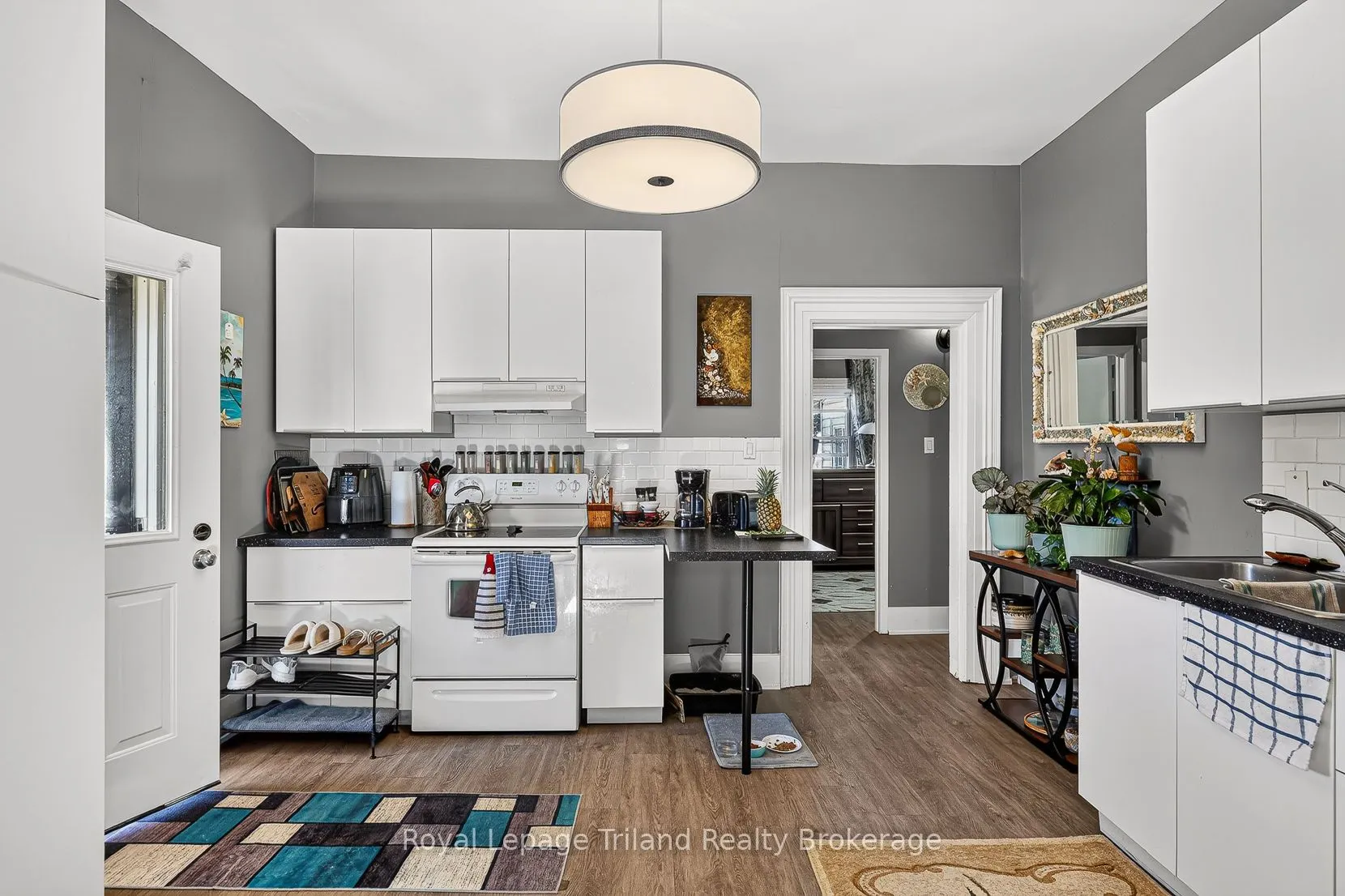 156-158 Charles Street W