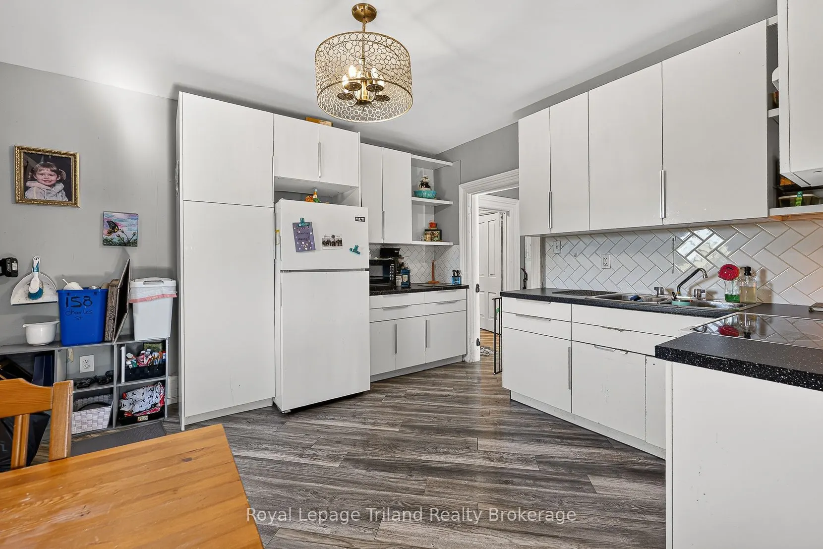 156-158 Charles Street W