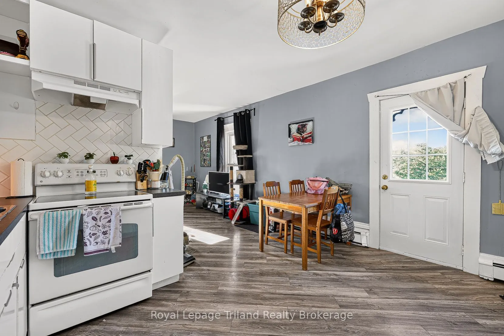 156-158 Charles Street W