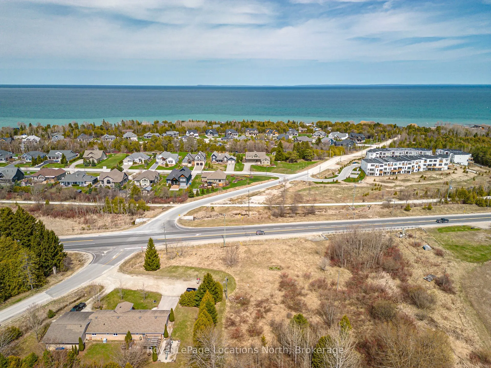 203 Arthur Street W