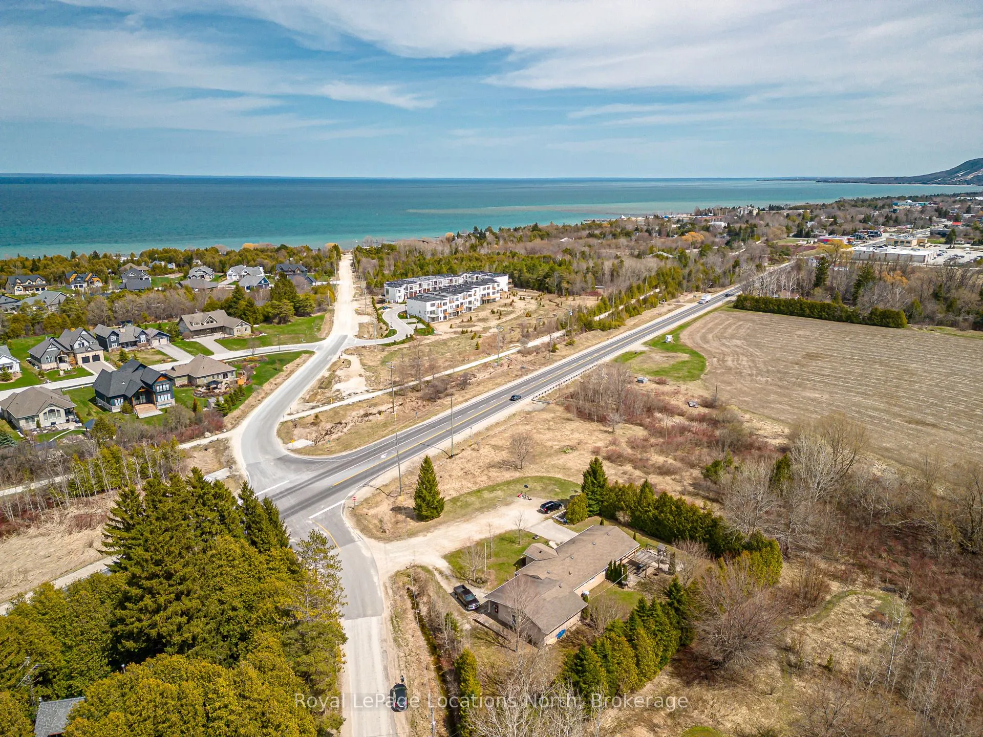 203 Arthur Street W