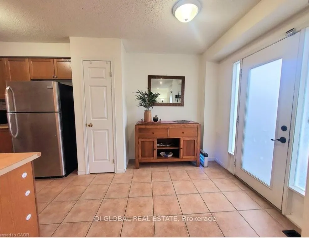 559 Victoria Road N