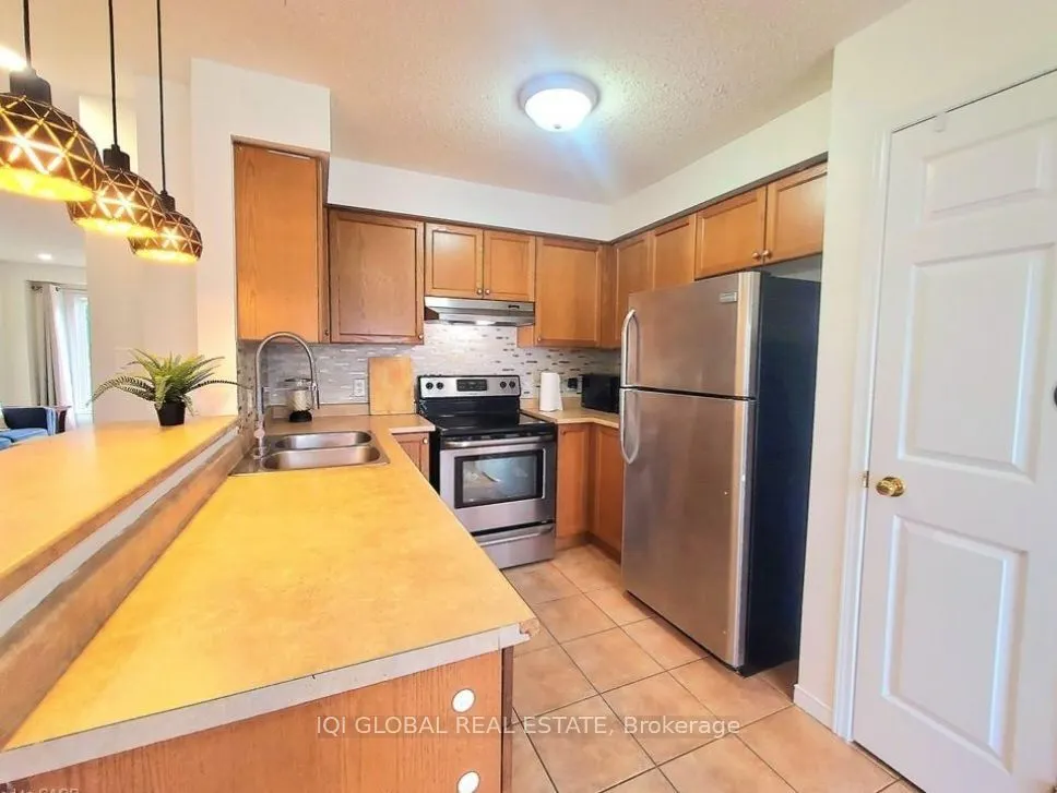 559 Victoria Road N