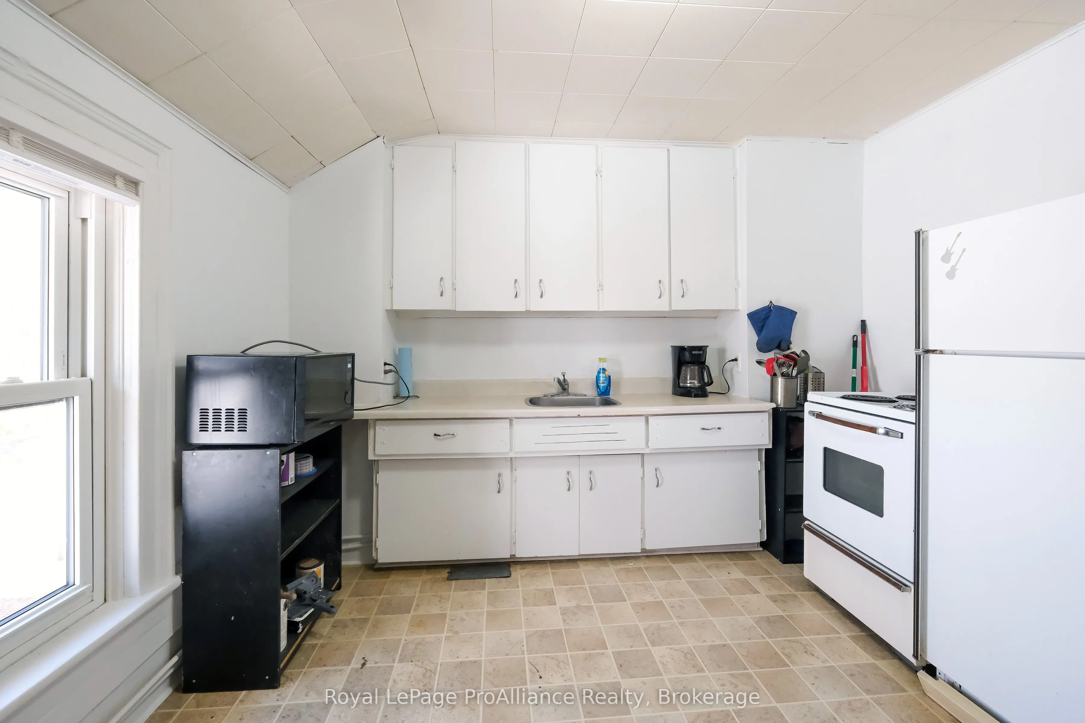 395 Bleecker Avenue