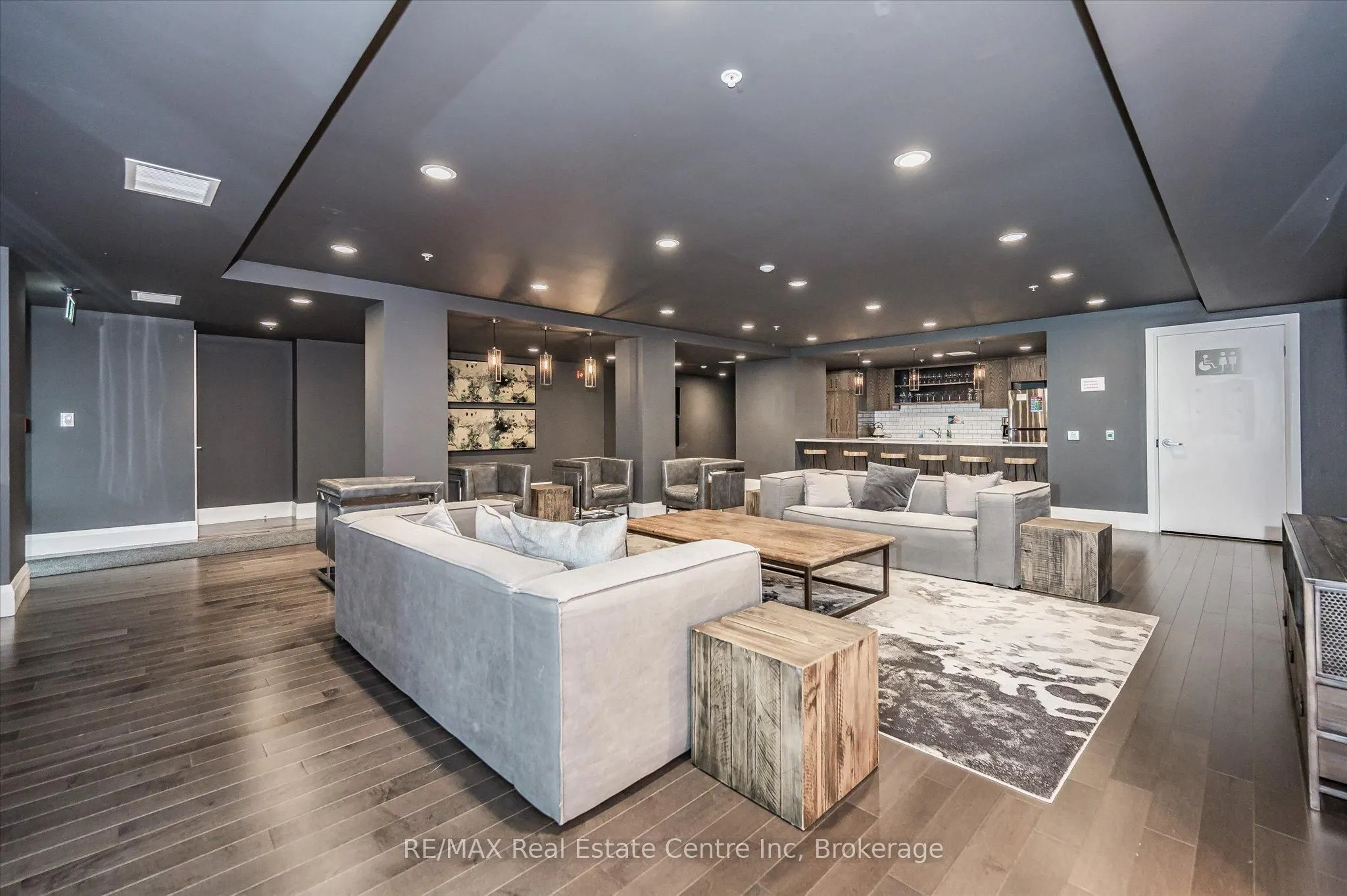 73 ARTHUR Street S #807