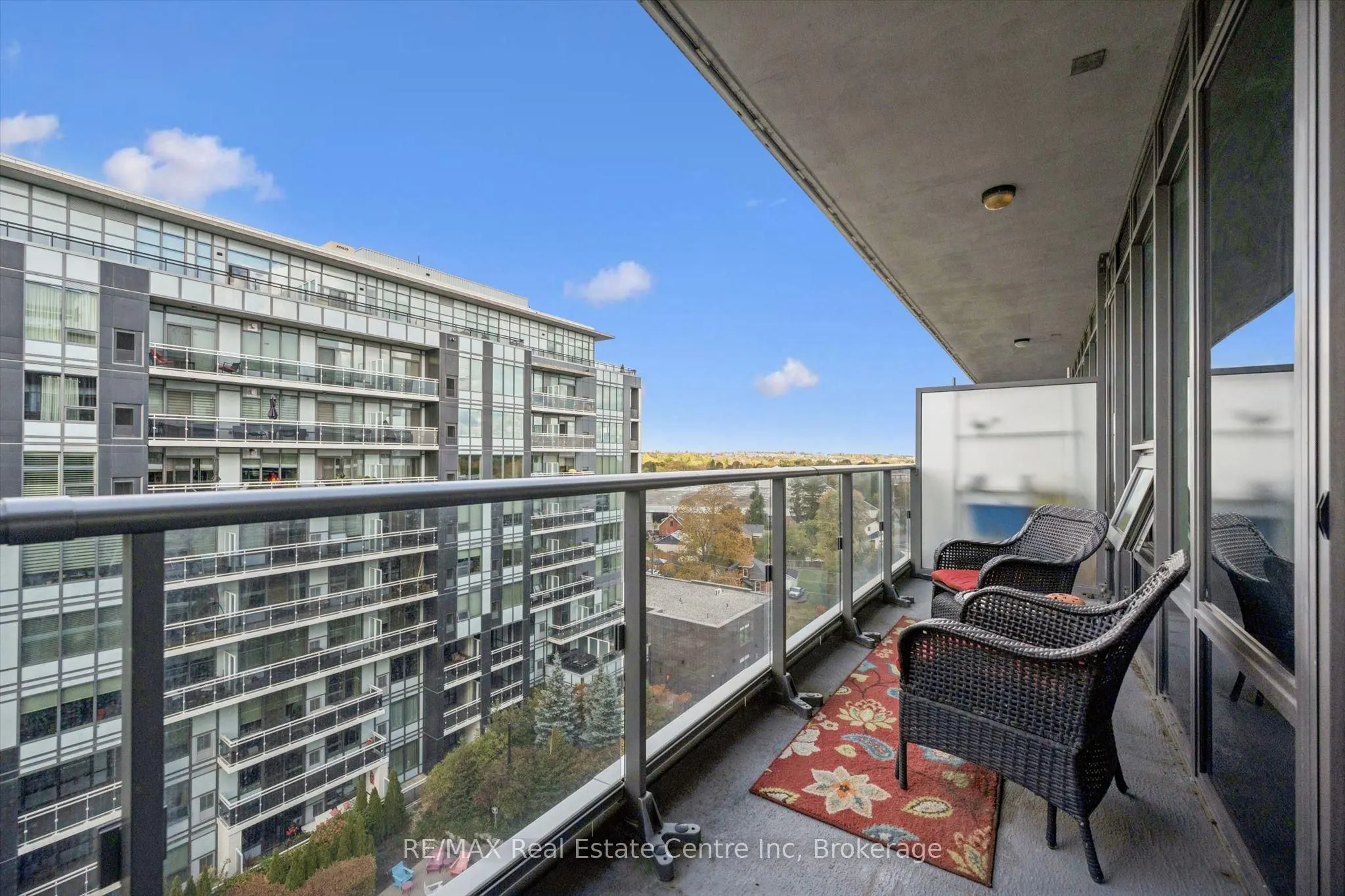 73 ARTHUR Street S #807
