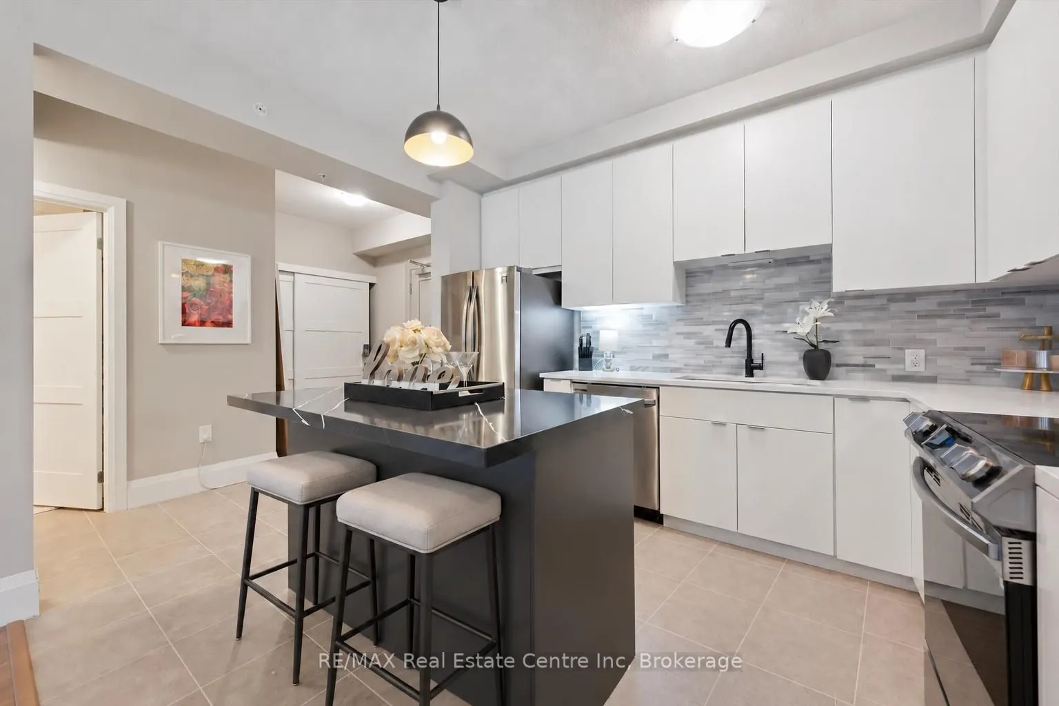 73 ARTHUR Street S #807