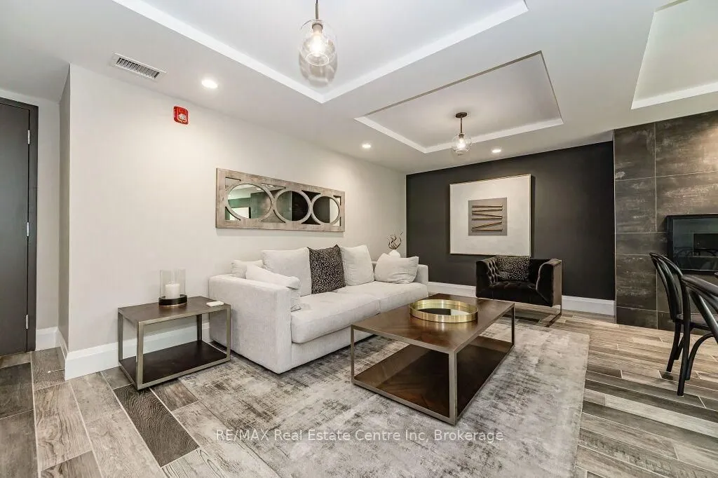 73 ARTHUR Street S #807