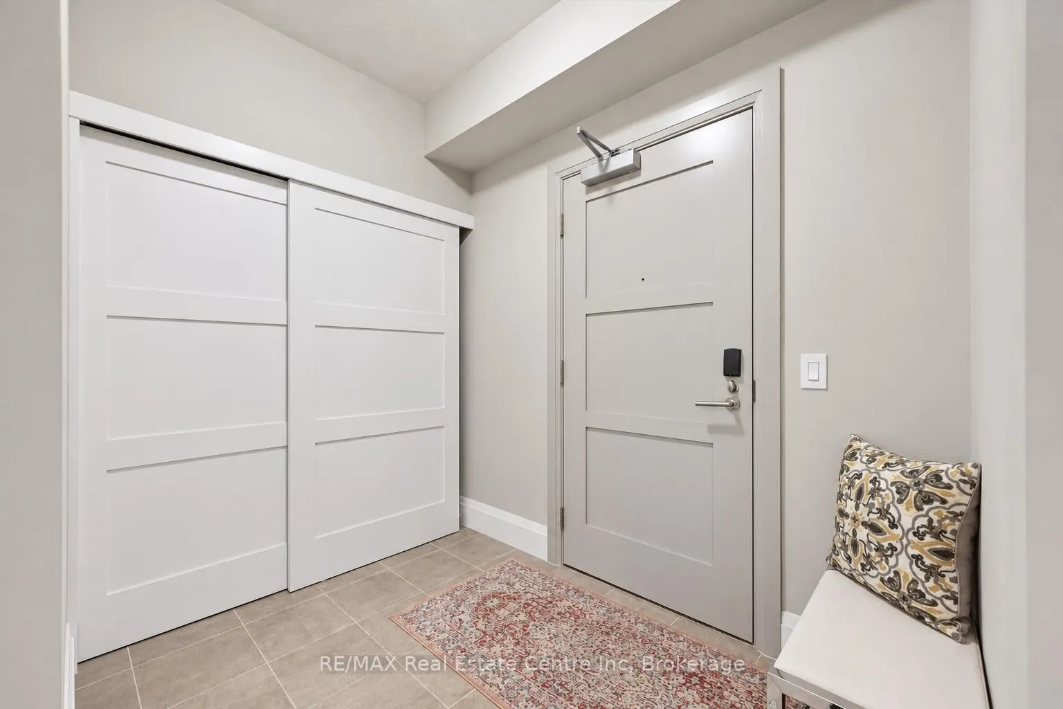 73 ARTHUR Street S #807