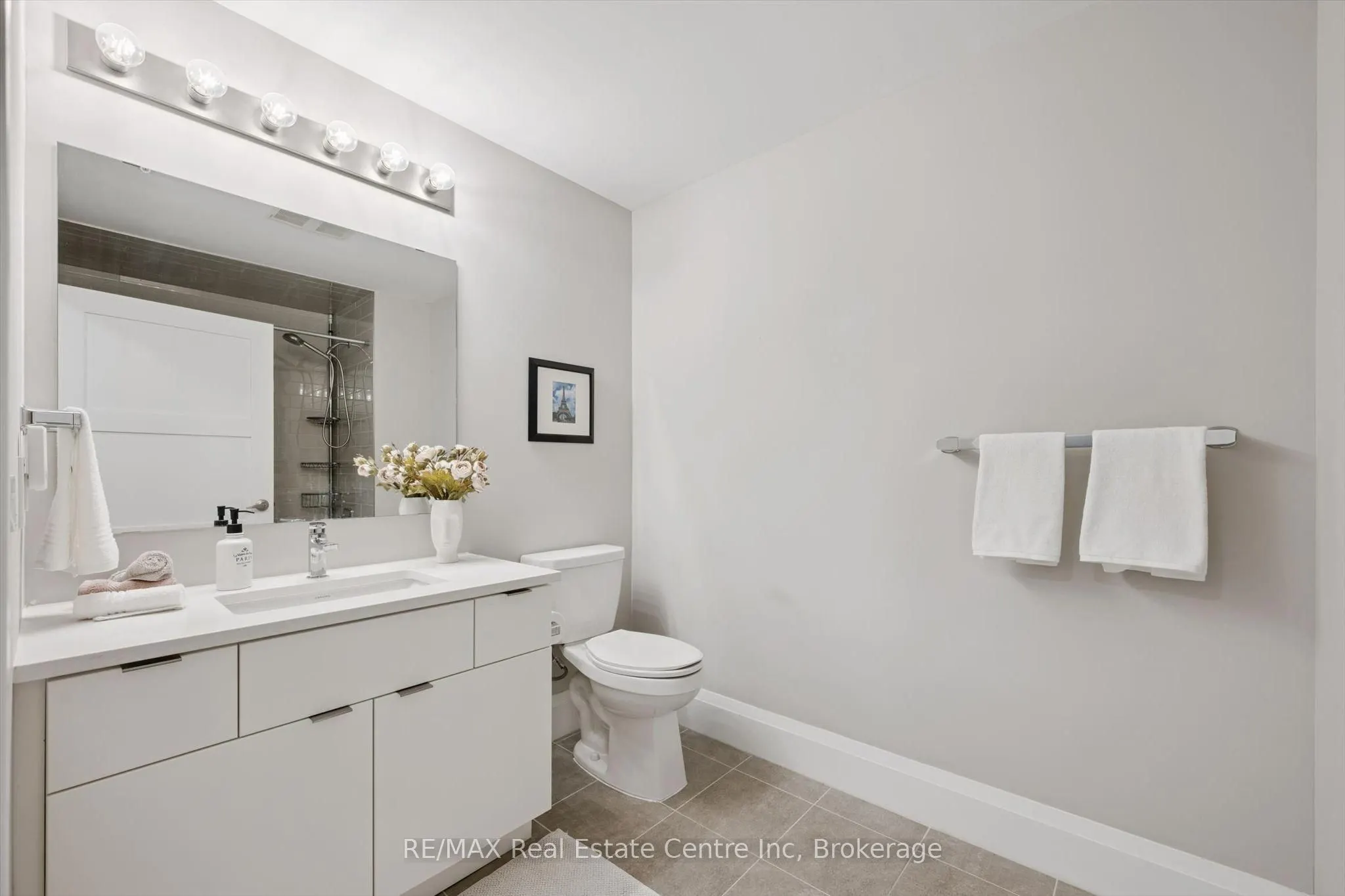 73 ARTHUR Street S #807