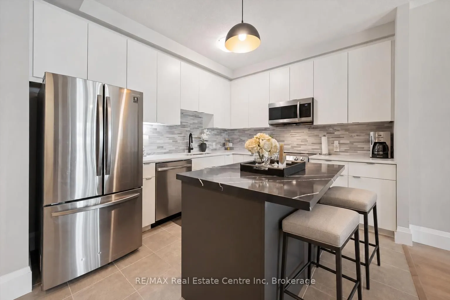 73 ARTHUR Street S #807
