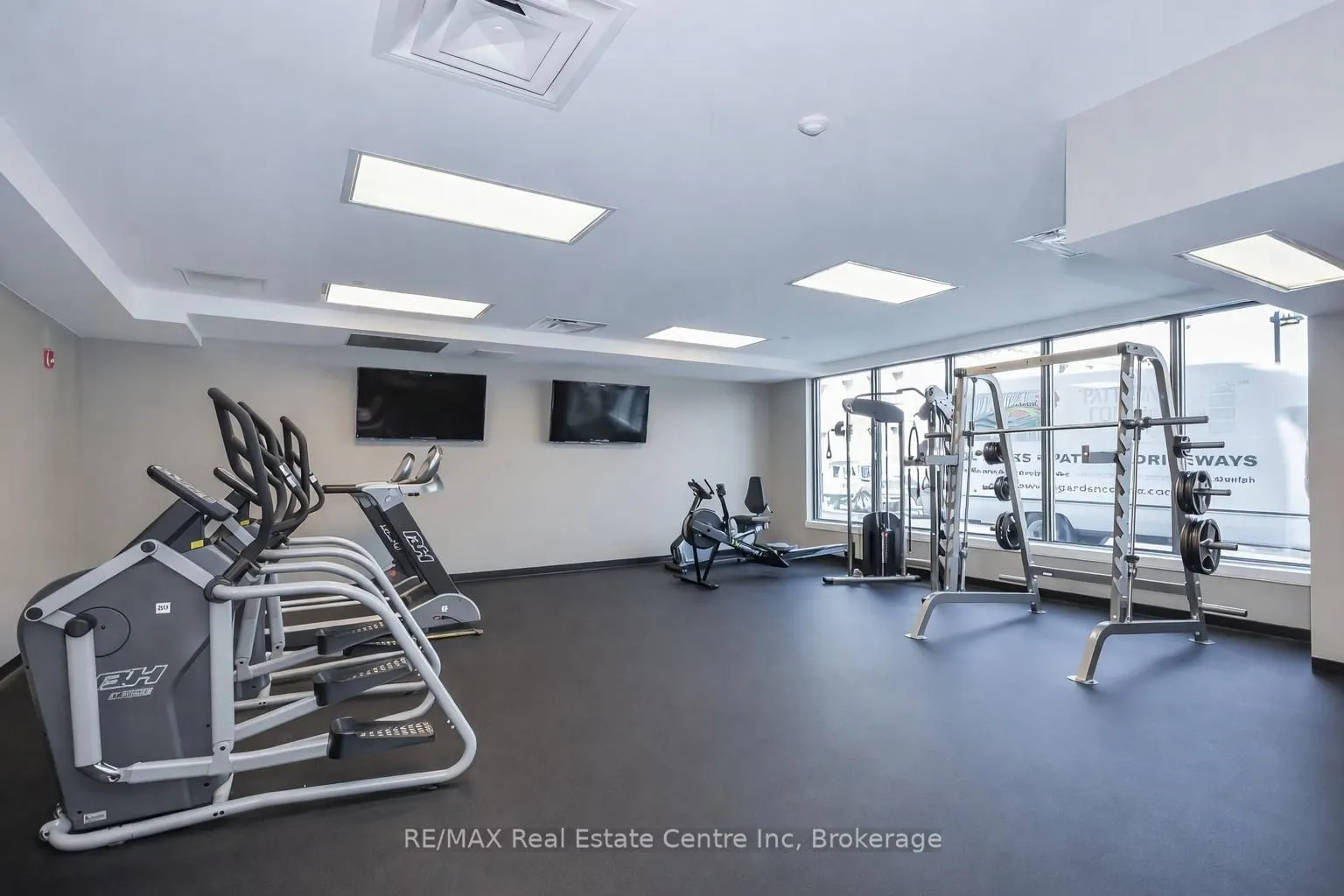 73 ARTHUR Street S #807