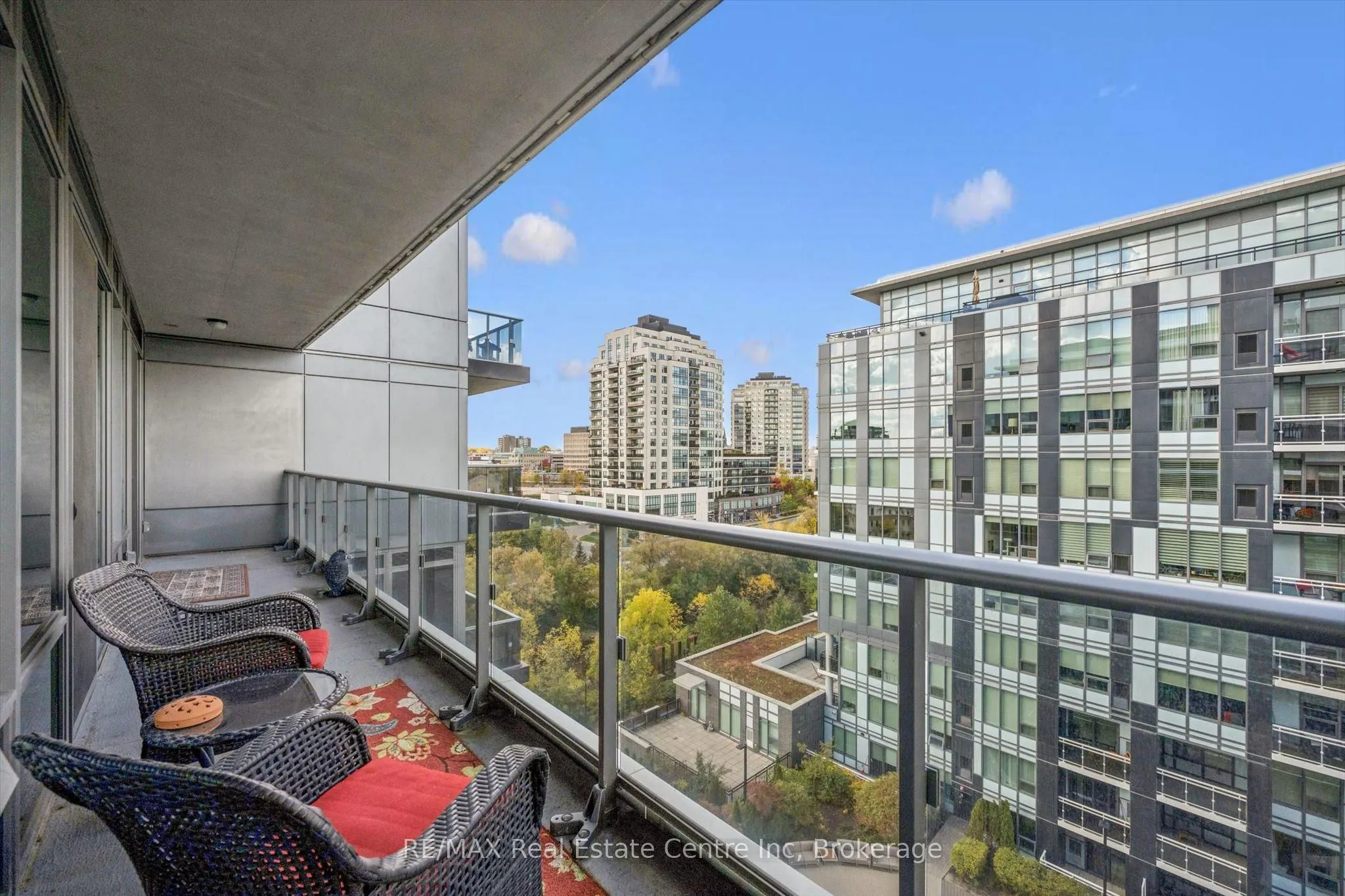 73 ARTHUR Street S #807