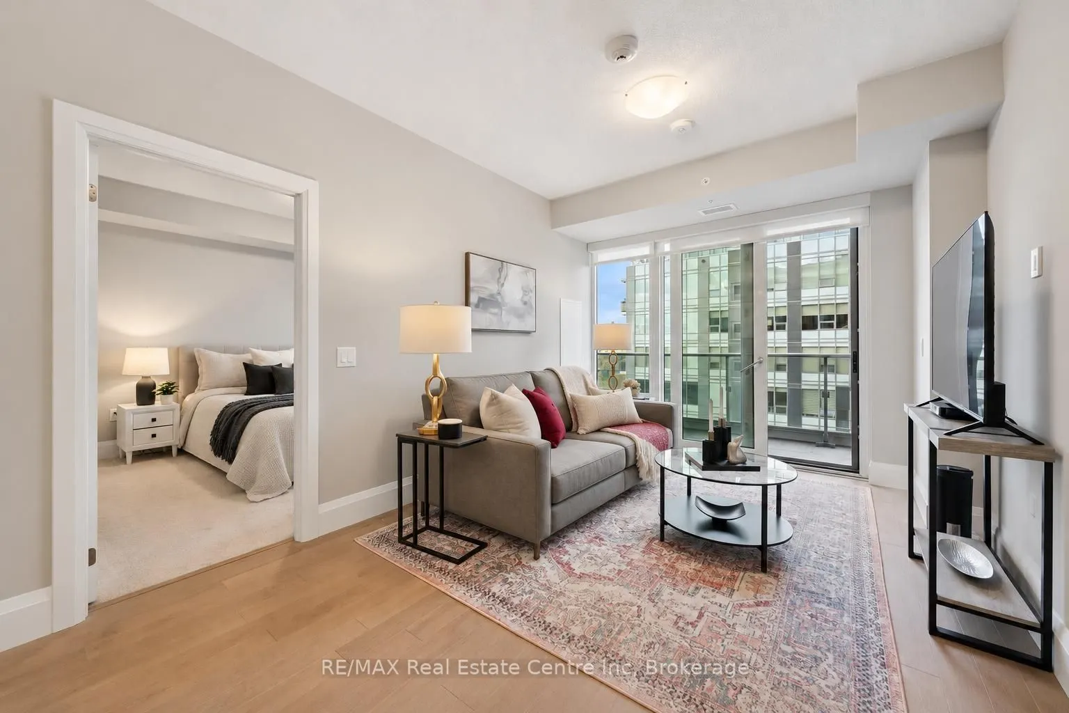 73 ARTHUR Street S #807