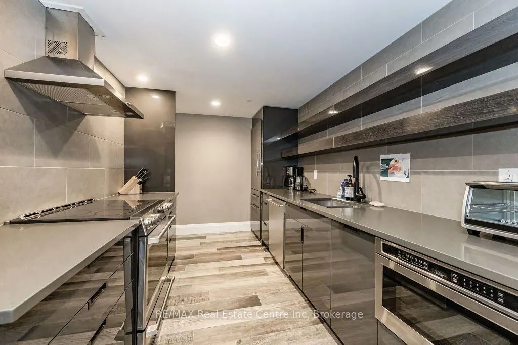 73 ARTHUR Street S #807