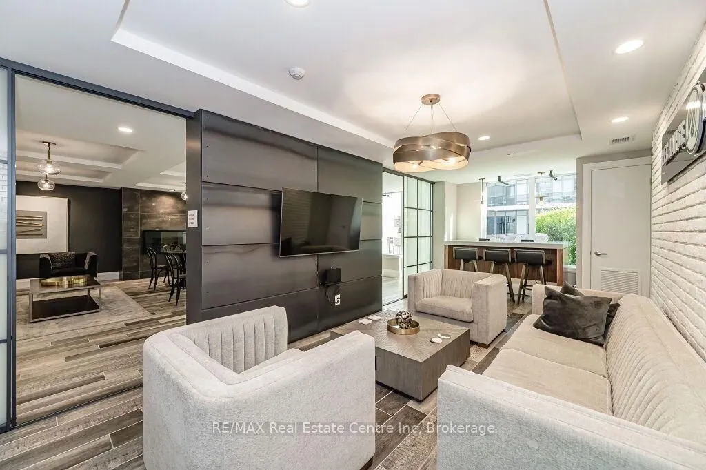 73 ARTHUR Street S #807
