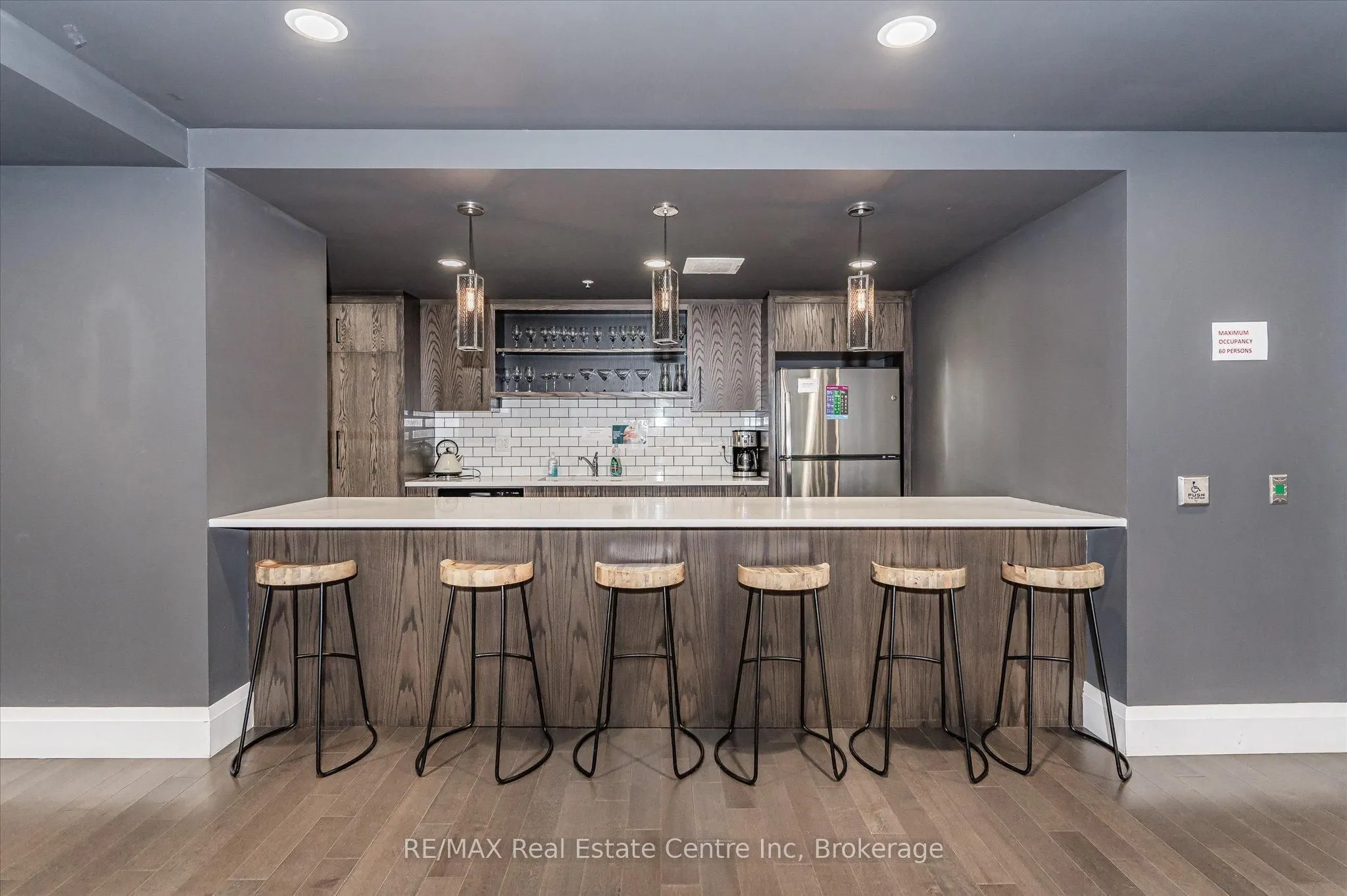 73 ARTHUR Street S #807