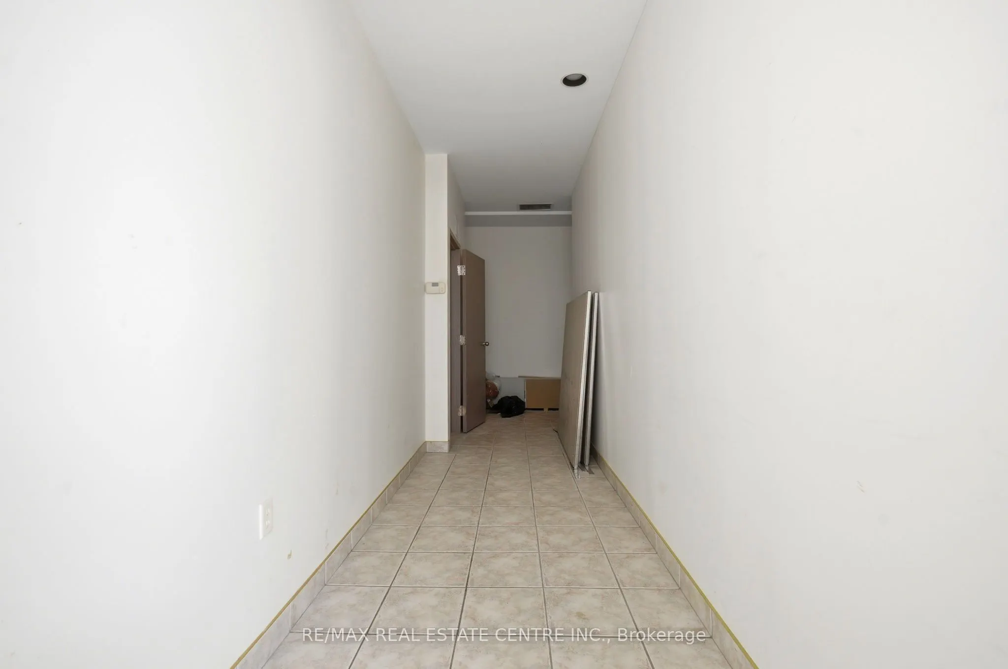 45 Wyndham Street N #B1