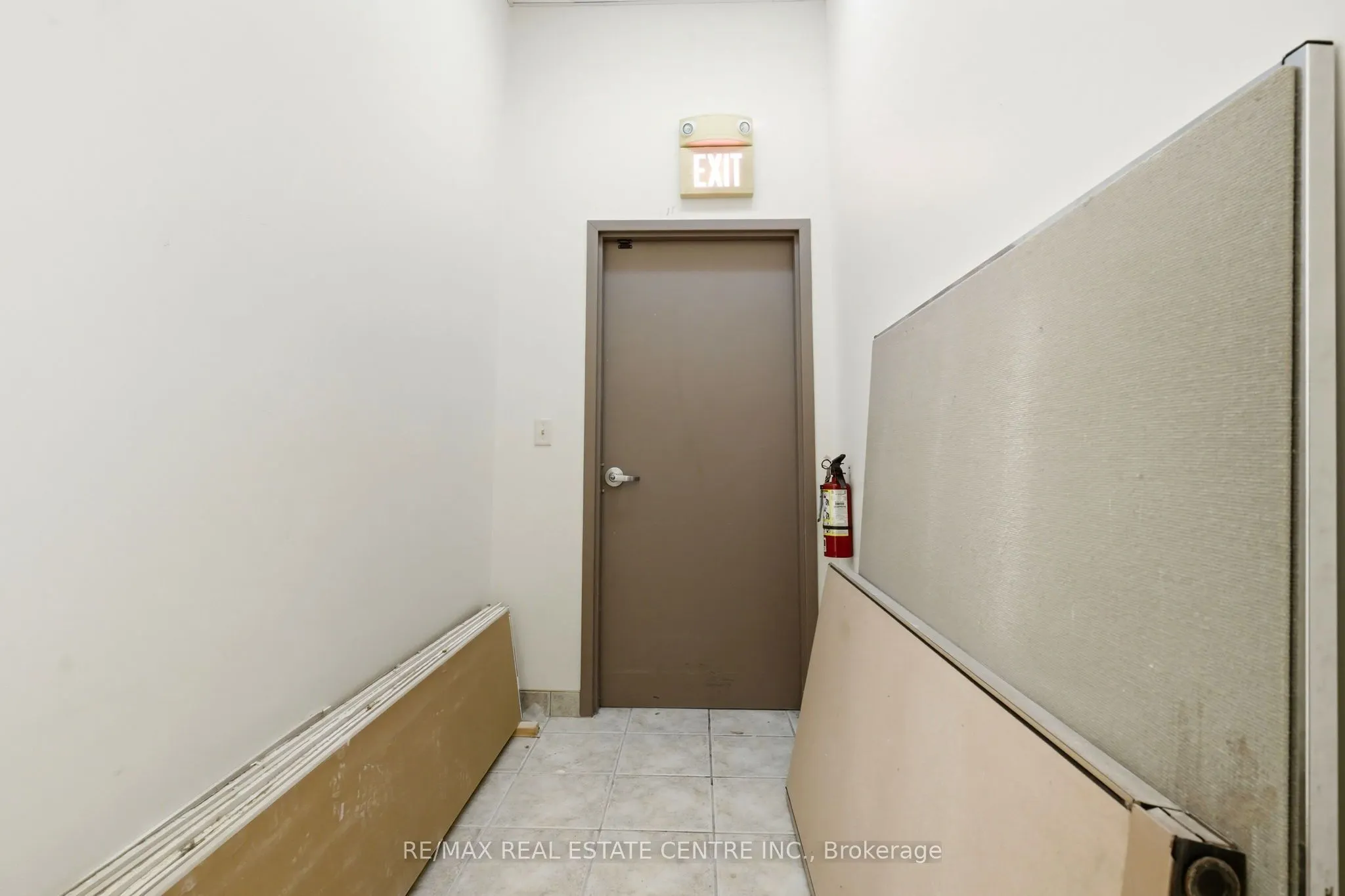45 Wyndham Street N #B1