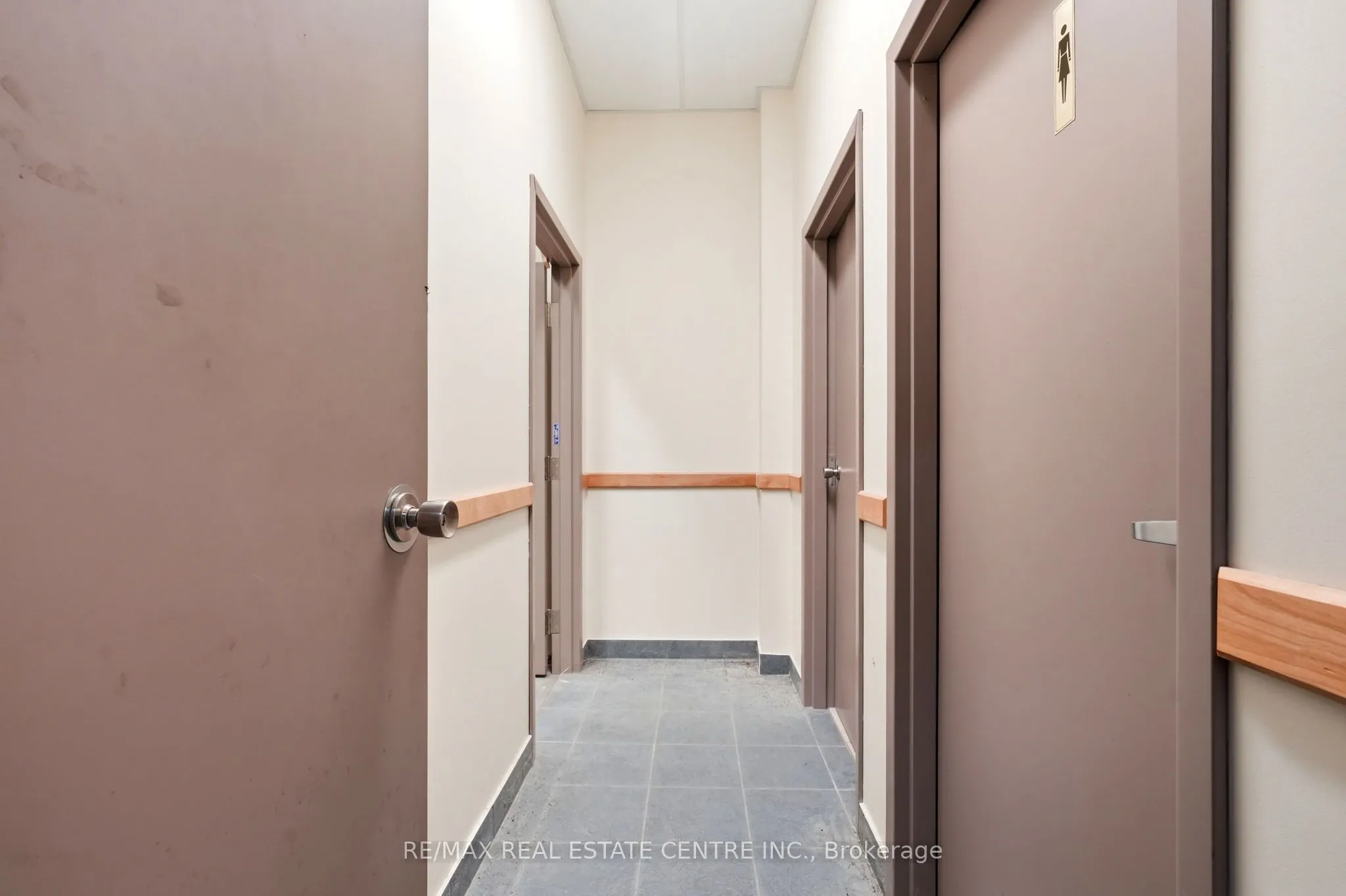 45 Wyndham Street N #B1