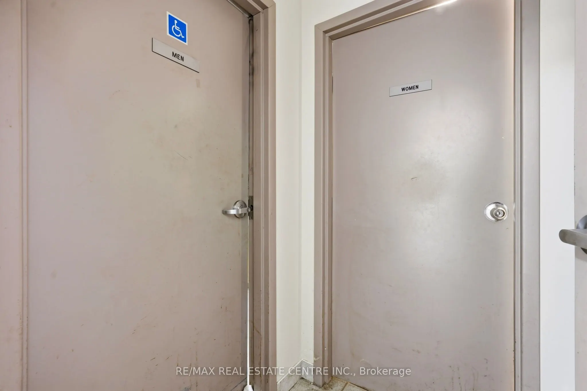 45 Wyndham Street N #B1