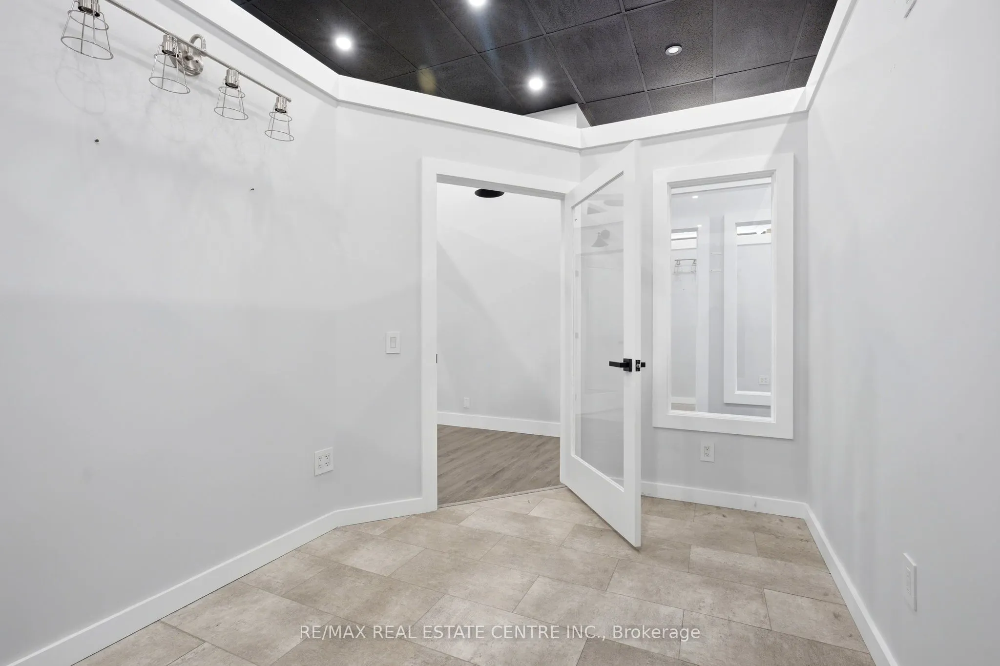 45 Wyndham Street N #103