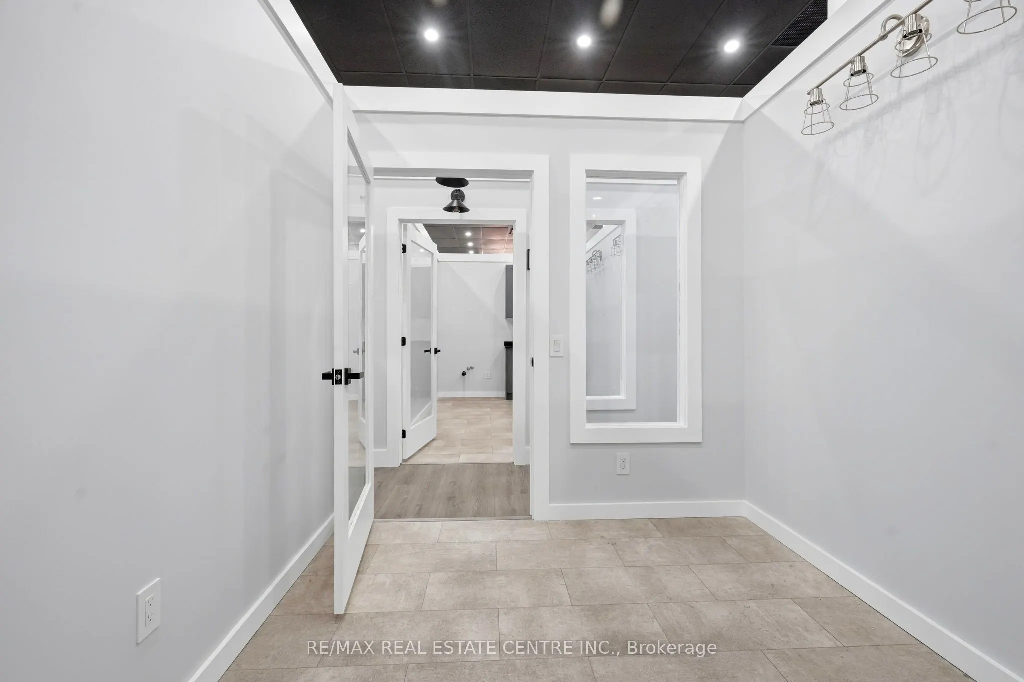 45 Wyndham Street N #103