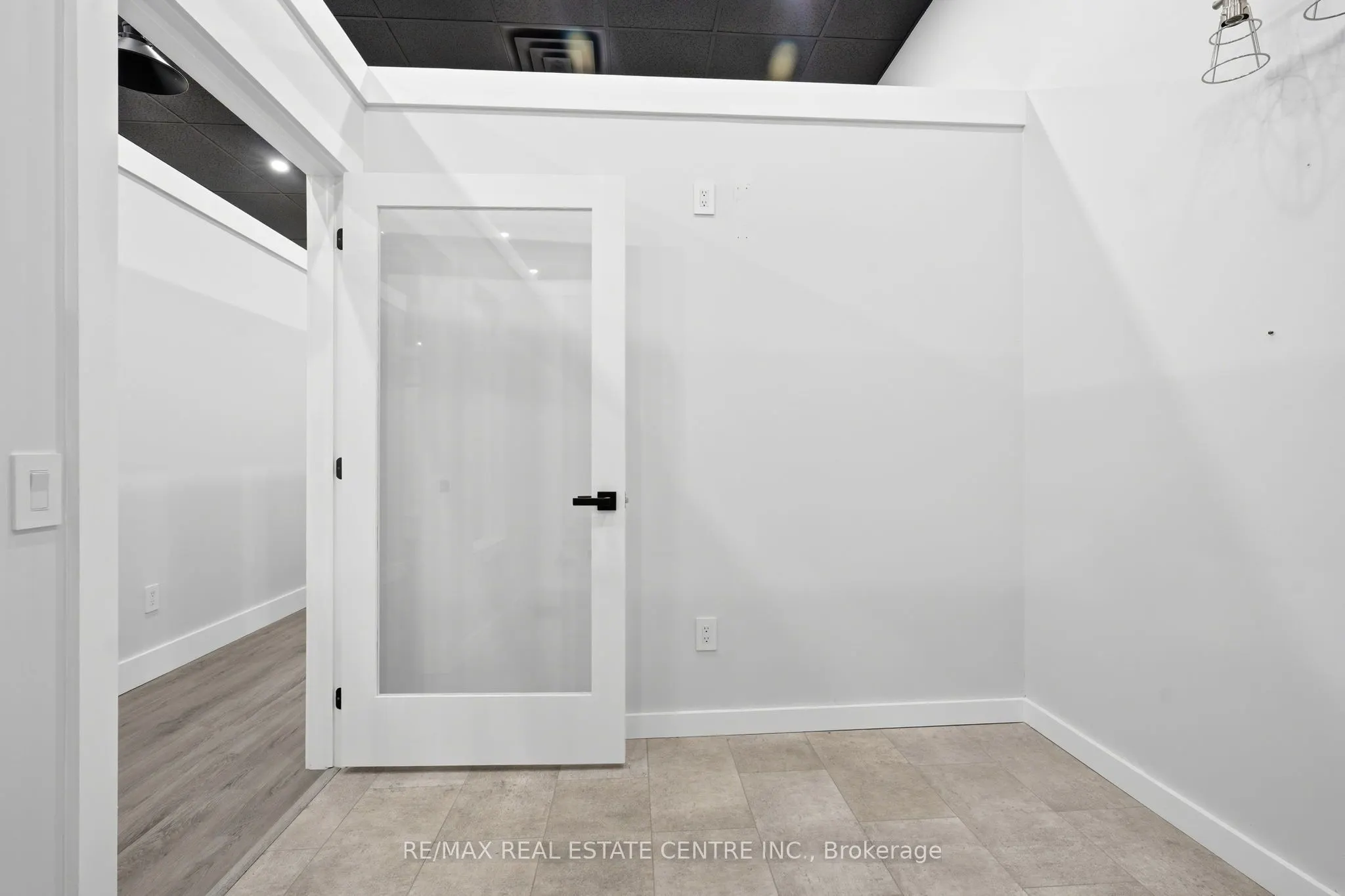45 Wyndham Street N #103