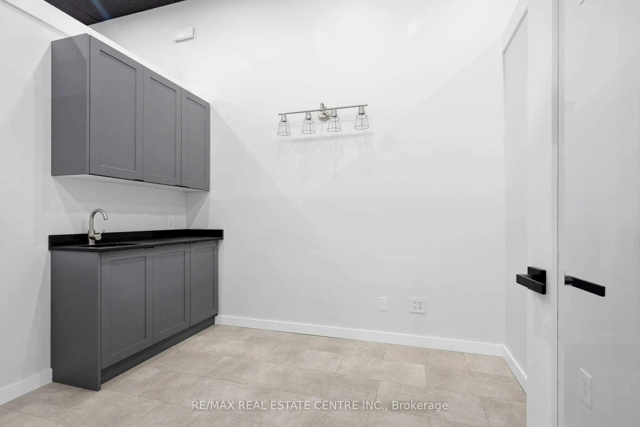 45 Wyndham Street N #103