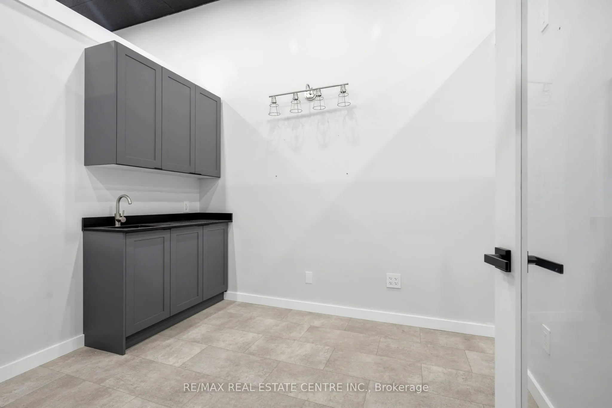 45 Wyndham Street N #103