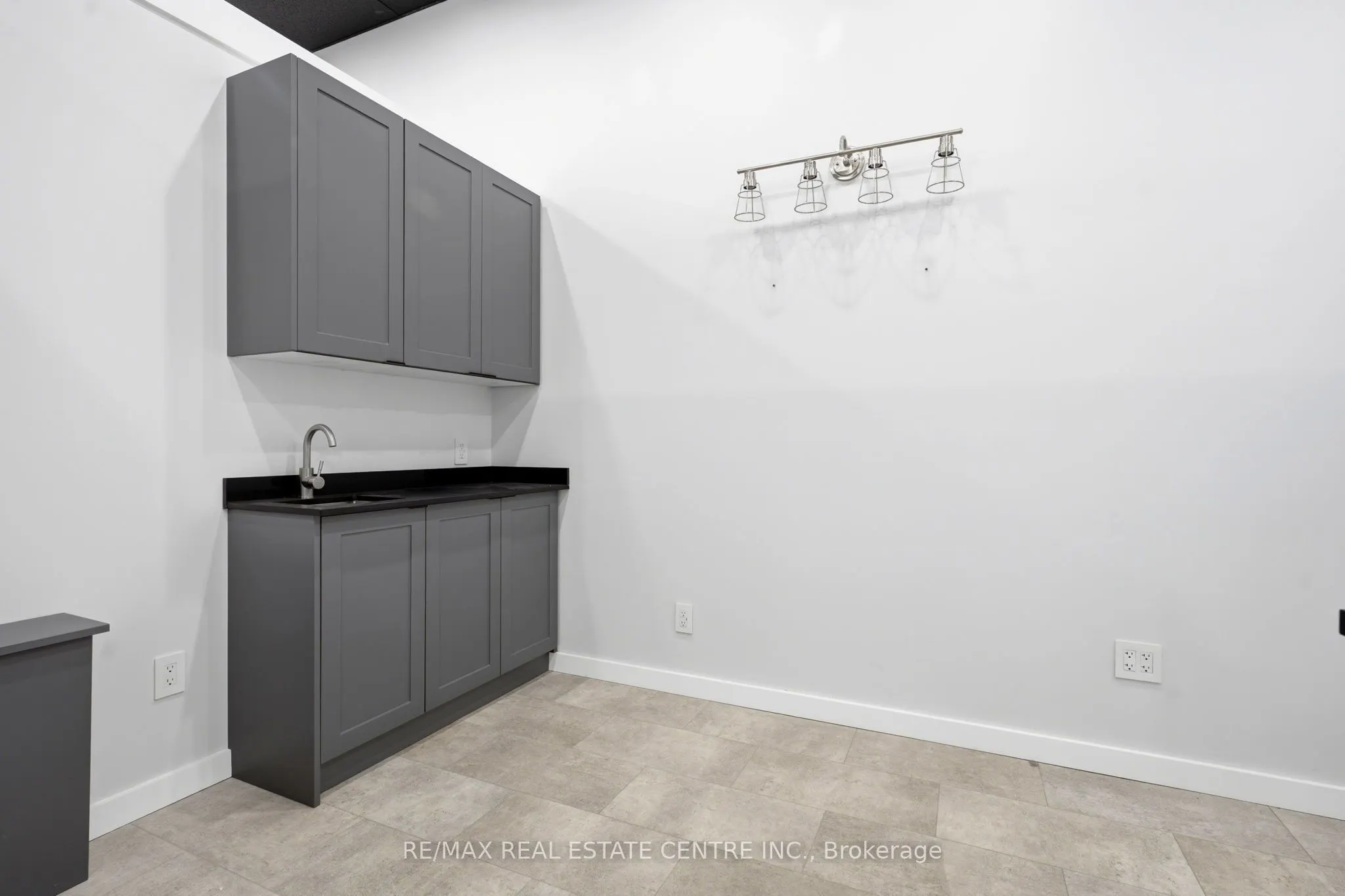 45 Wyndham Street N #103