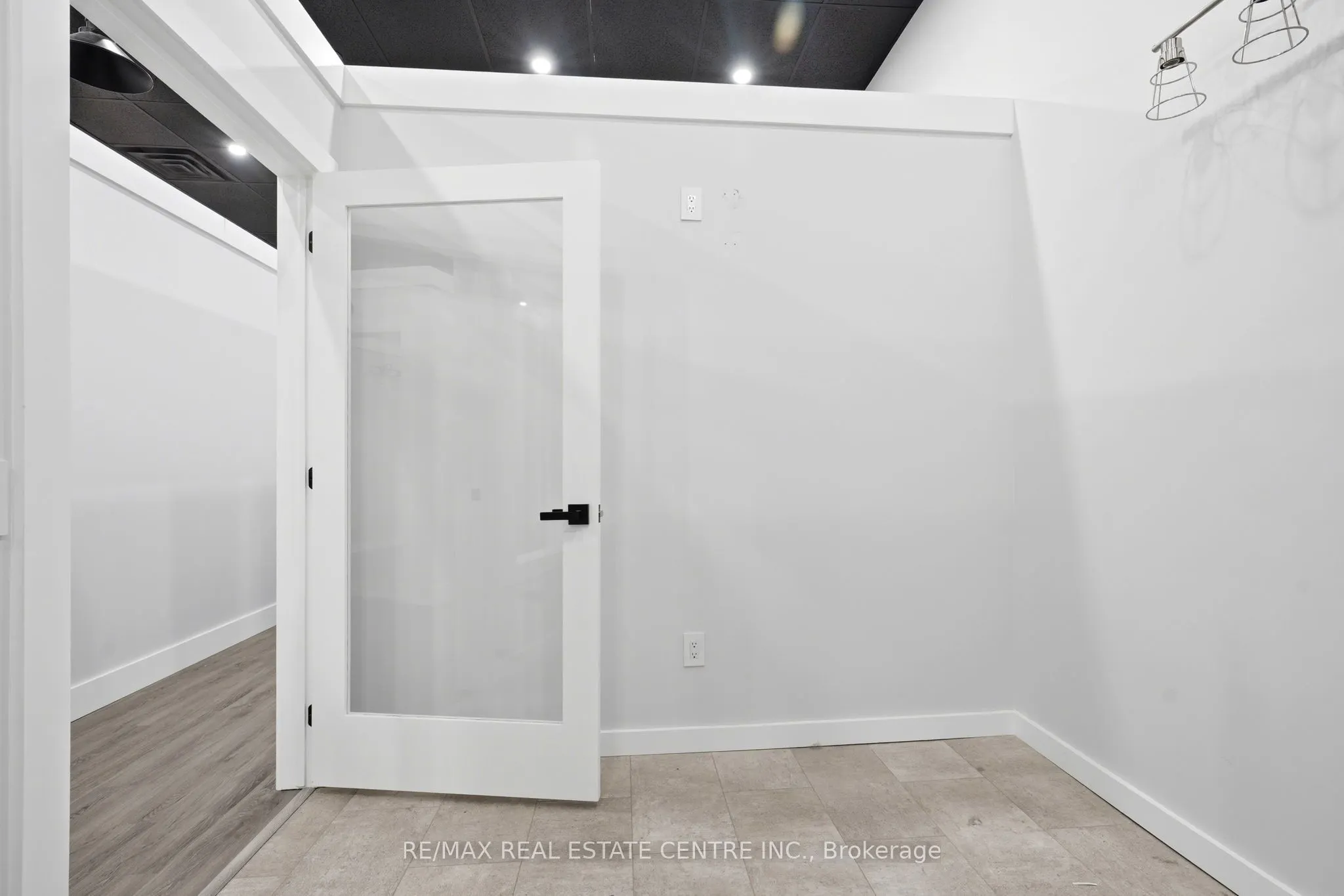 45 Wyndham Street N #103