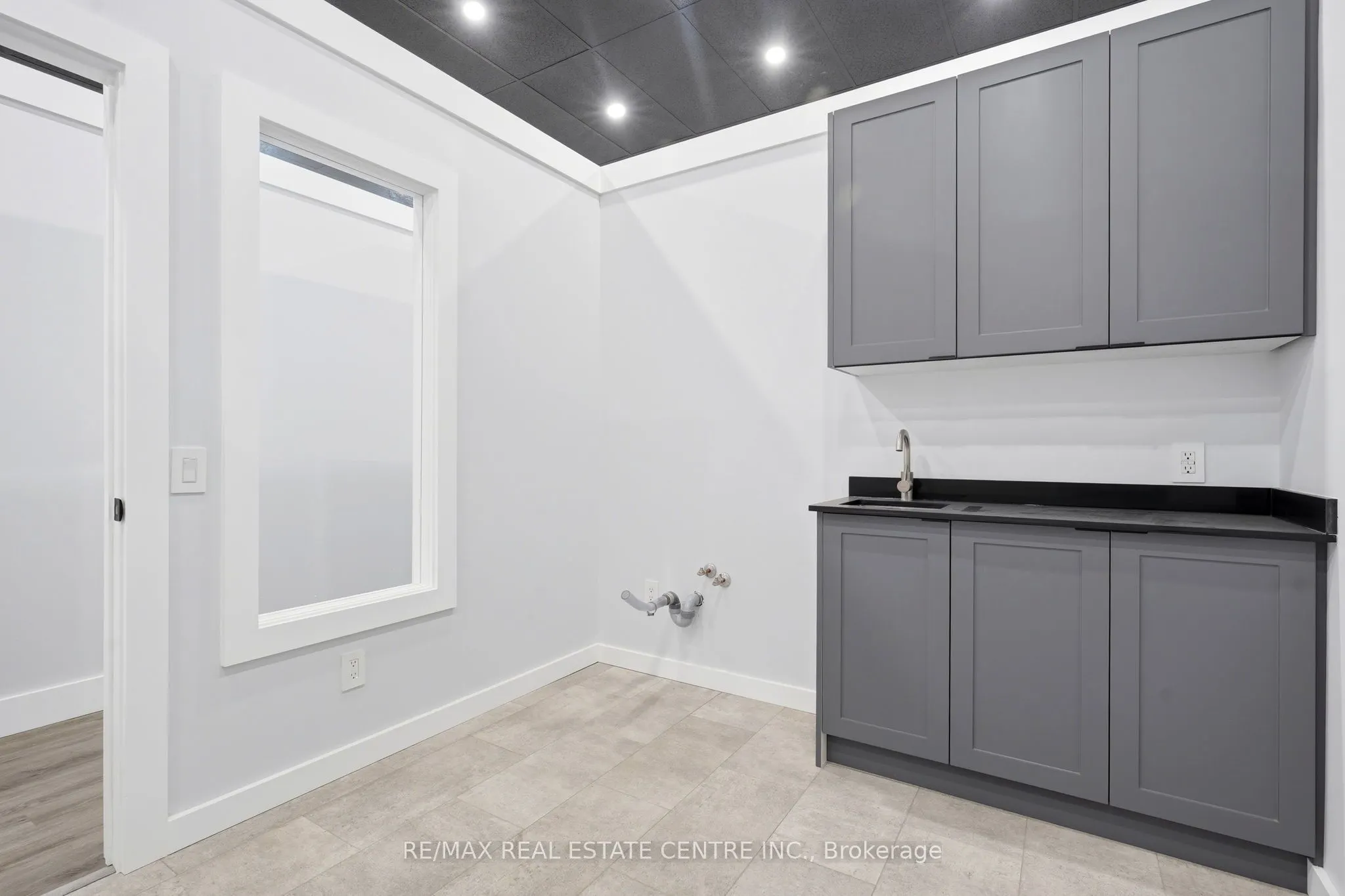 45 Wyndham Street N #103