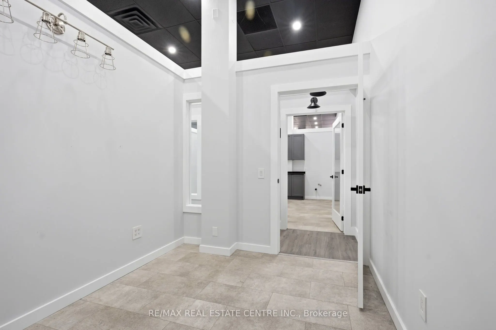 45 Wyndham Street N #103