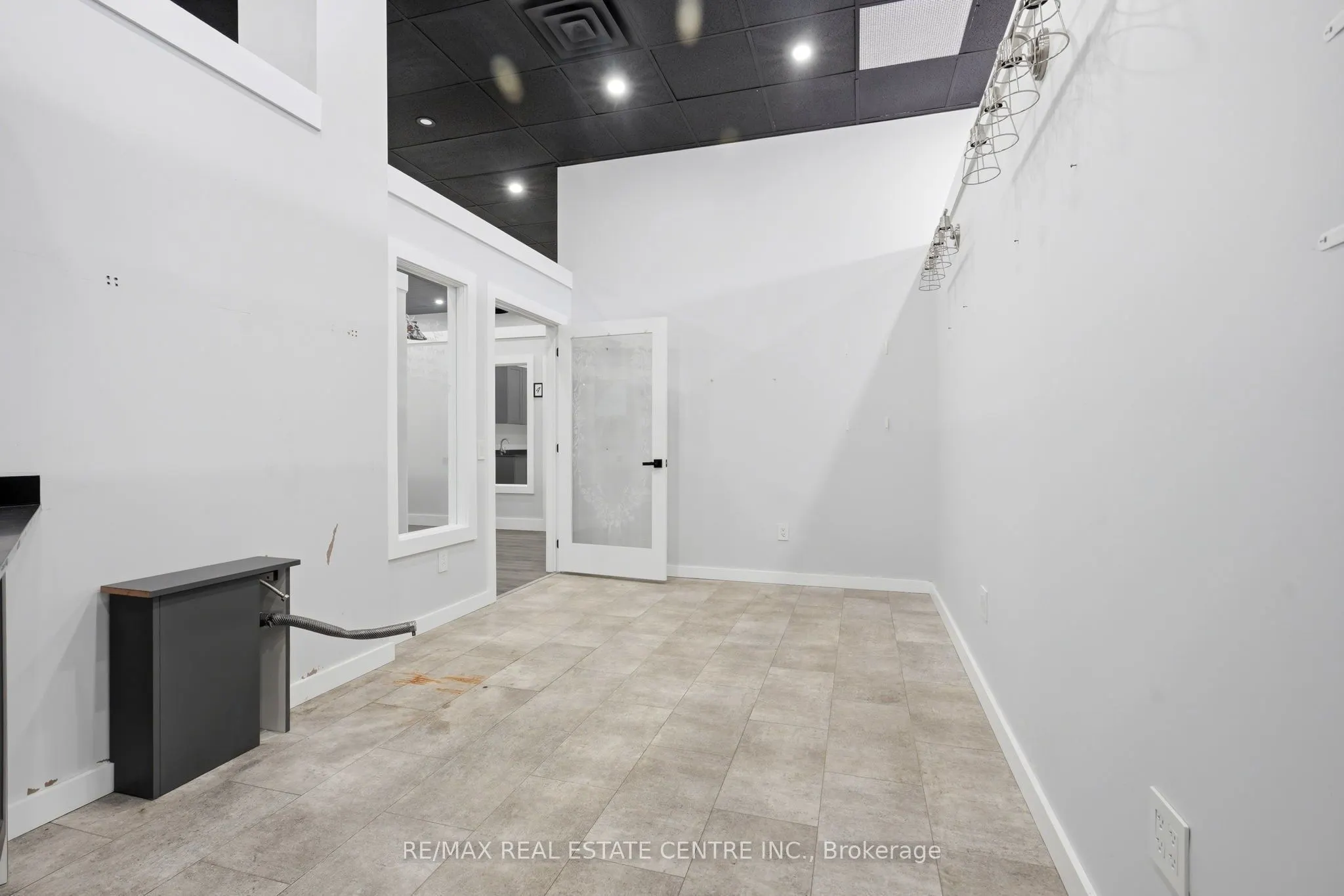45 Wyndham Street N #103