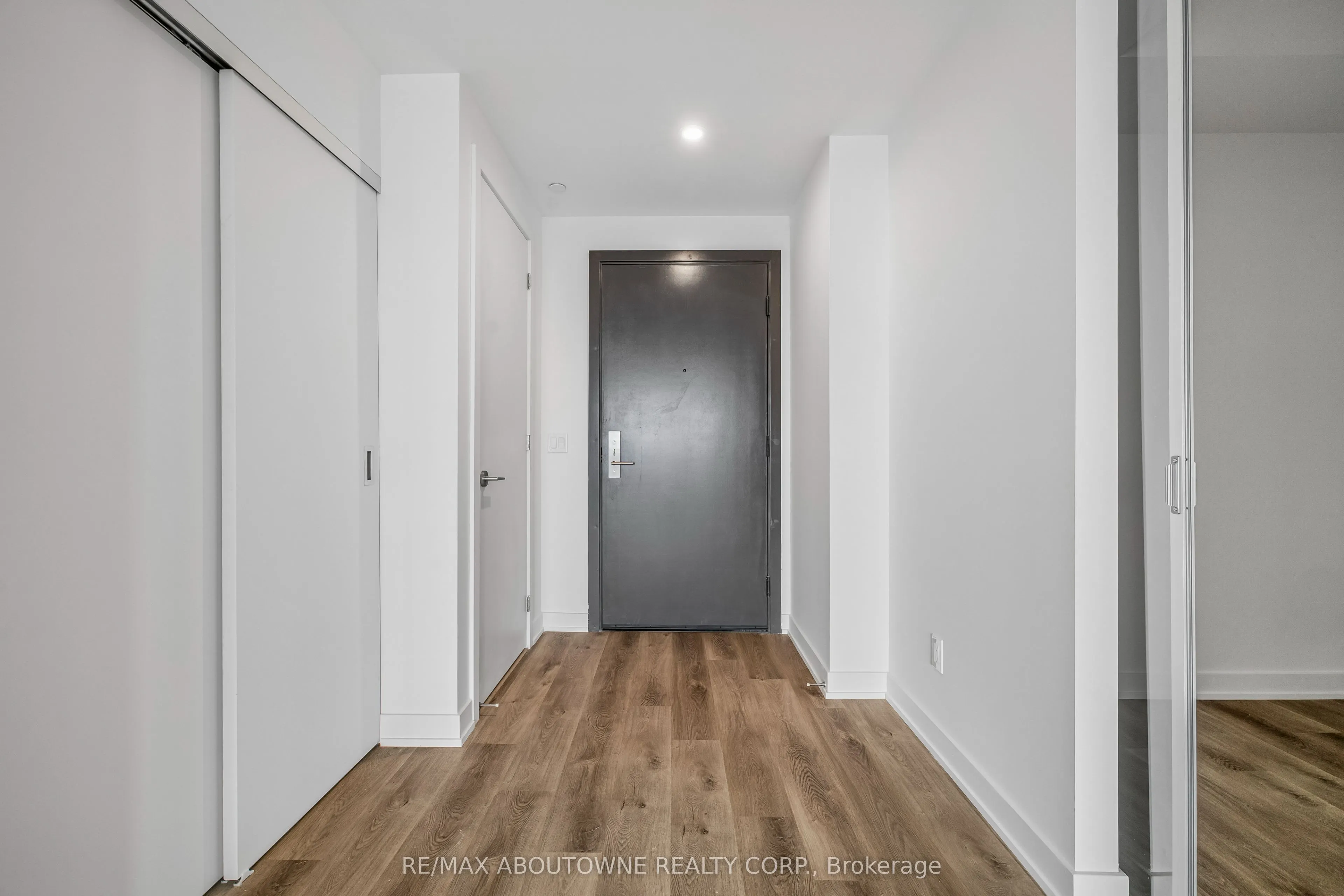 91 John Street N #1802
