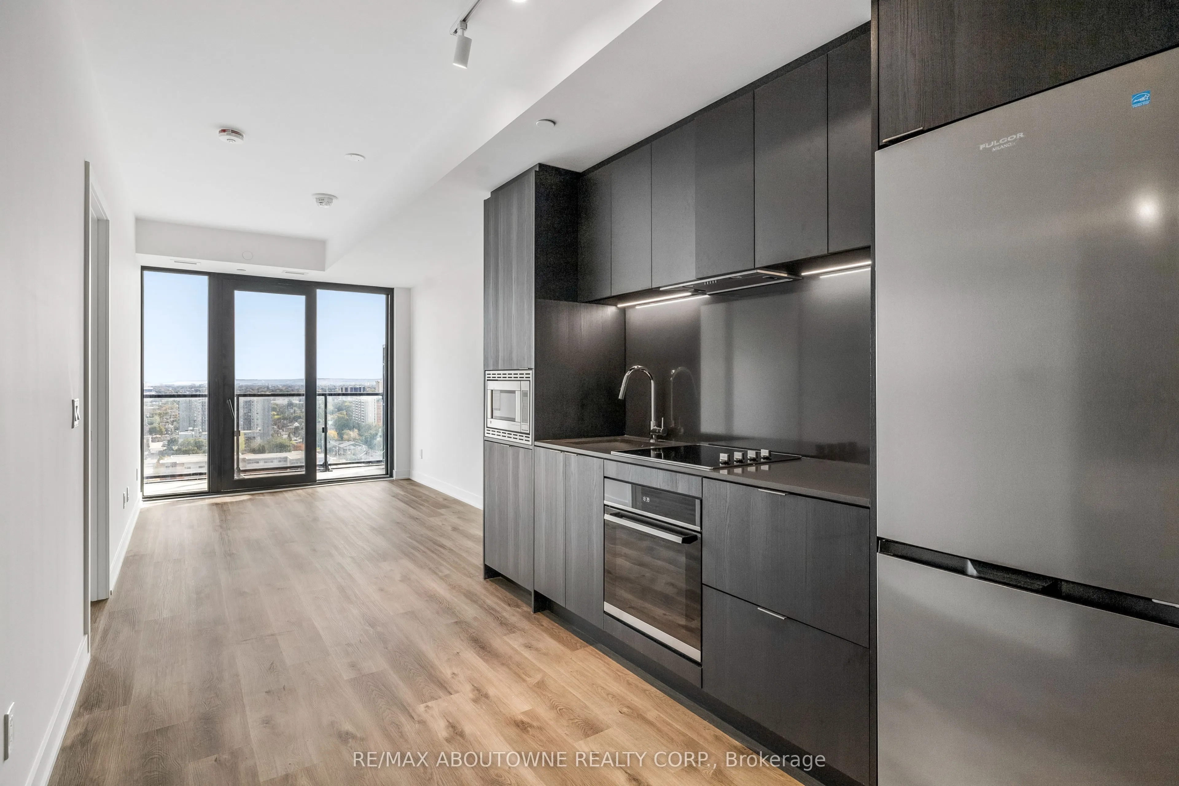 91 John Street N #1802