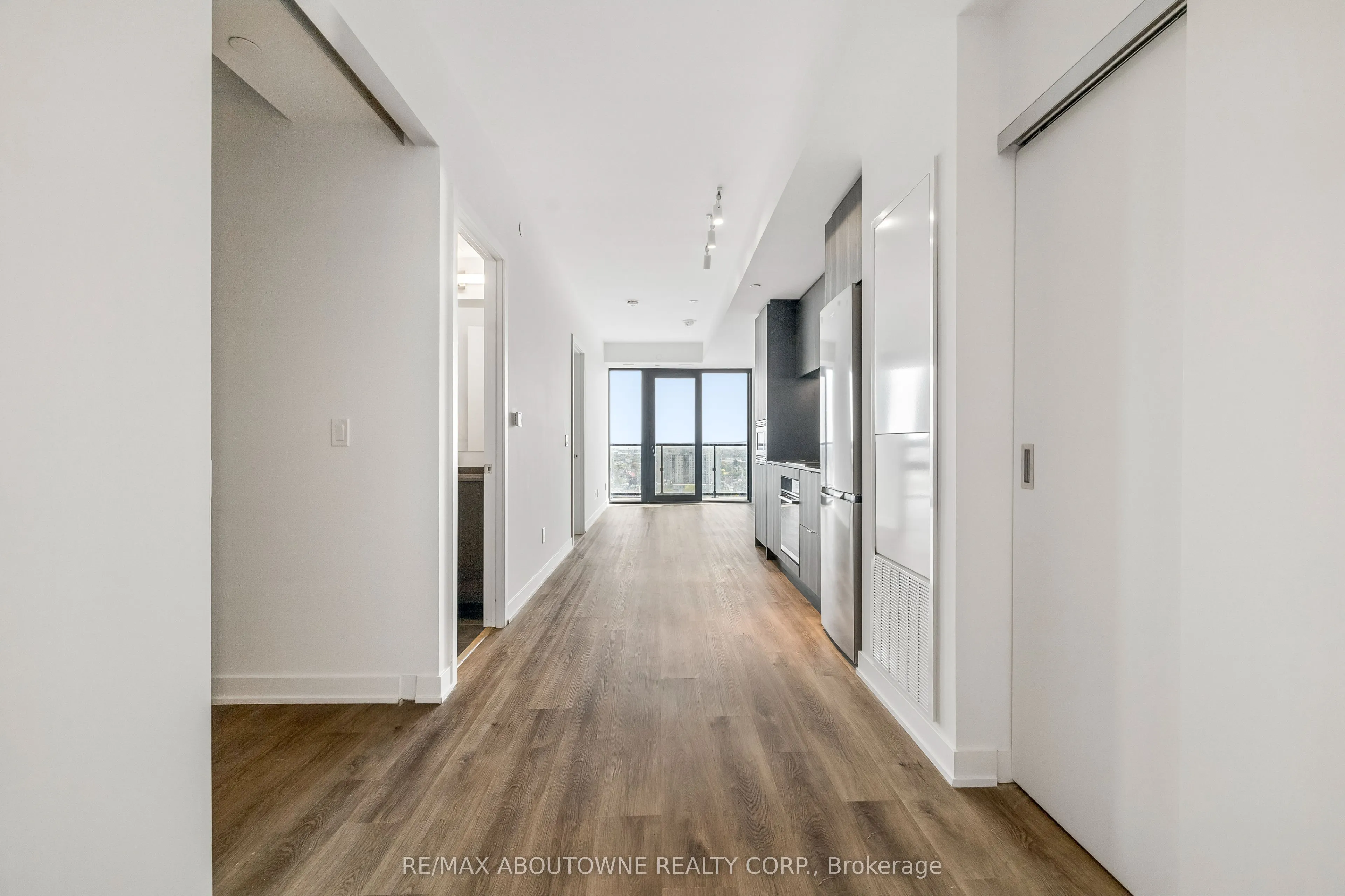 91 John Street N #1802
