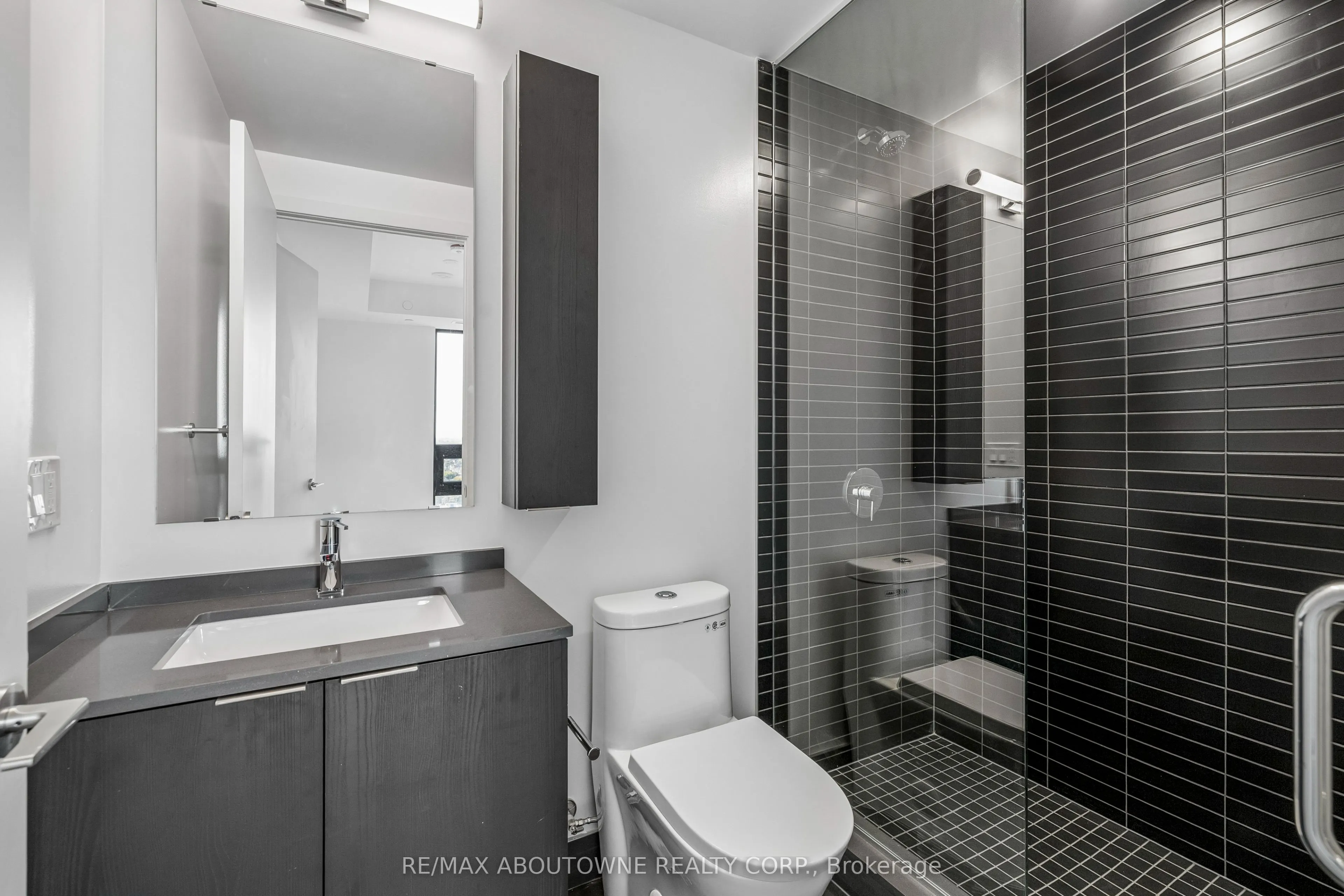 91 John Street N #1802